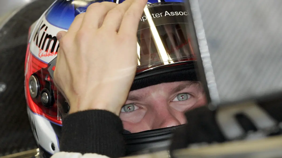 Finnish Formula One driver Kimi Raikkonen of McLaren Mercedes during third practice session at the Interlagos F1 race track in Sao Paulo, Brazil, Saturday, 24 September 2005. The F1 Grand Prix of Brazil takes place here on Sunday, 25 September. Photo: Roland Weihrauch +++(c) dpa - Bildfunk+++