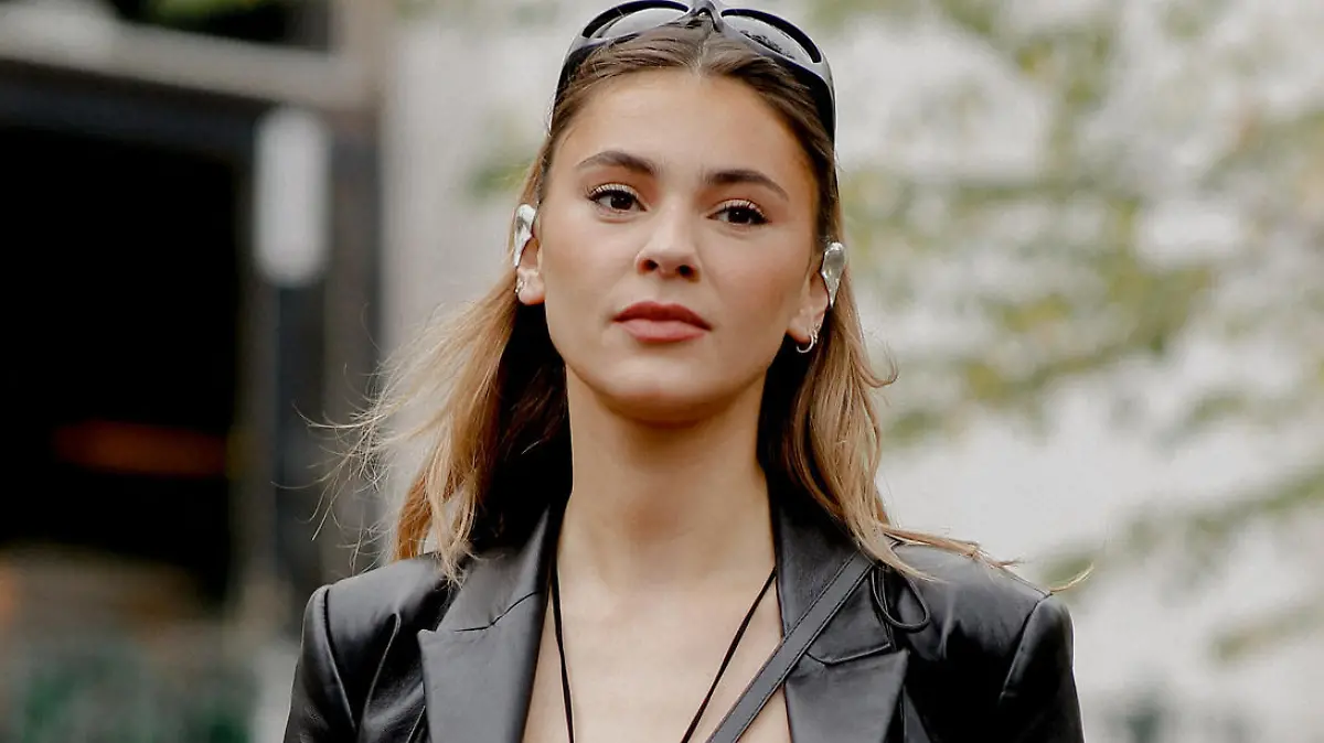 Street style, Stefanie Giesinger arriving at Ester Manas Spring Summer 2023 show, held at Palais de Tokyo, Paris, France, on October 1st, 2022. Photo by Marie-Paola Bertrand-Hillion/ABACAPRESS.COM