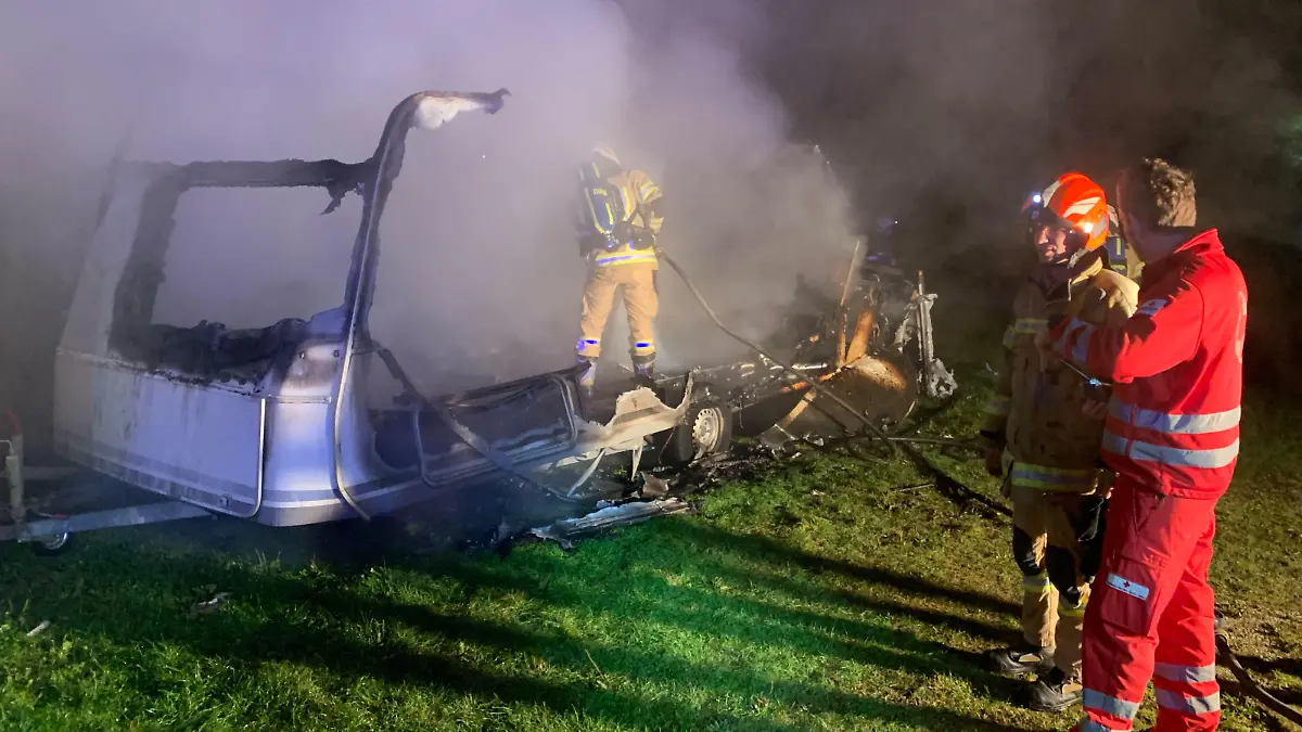 Brand eines Wohnwagen in Walchsee -Fotocredit: ZOOM.TIROL 