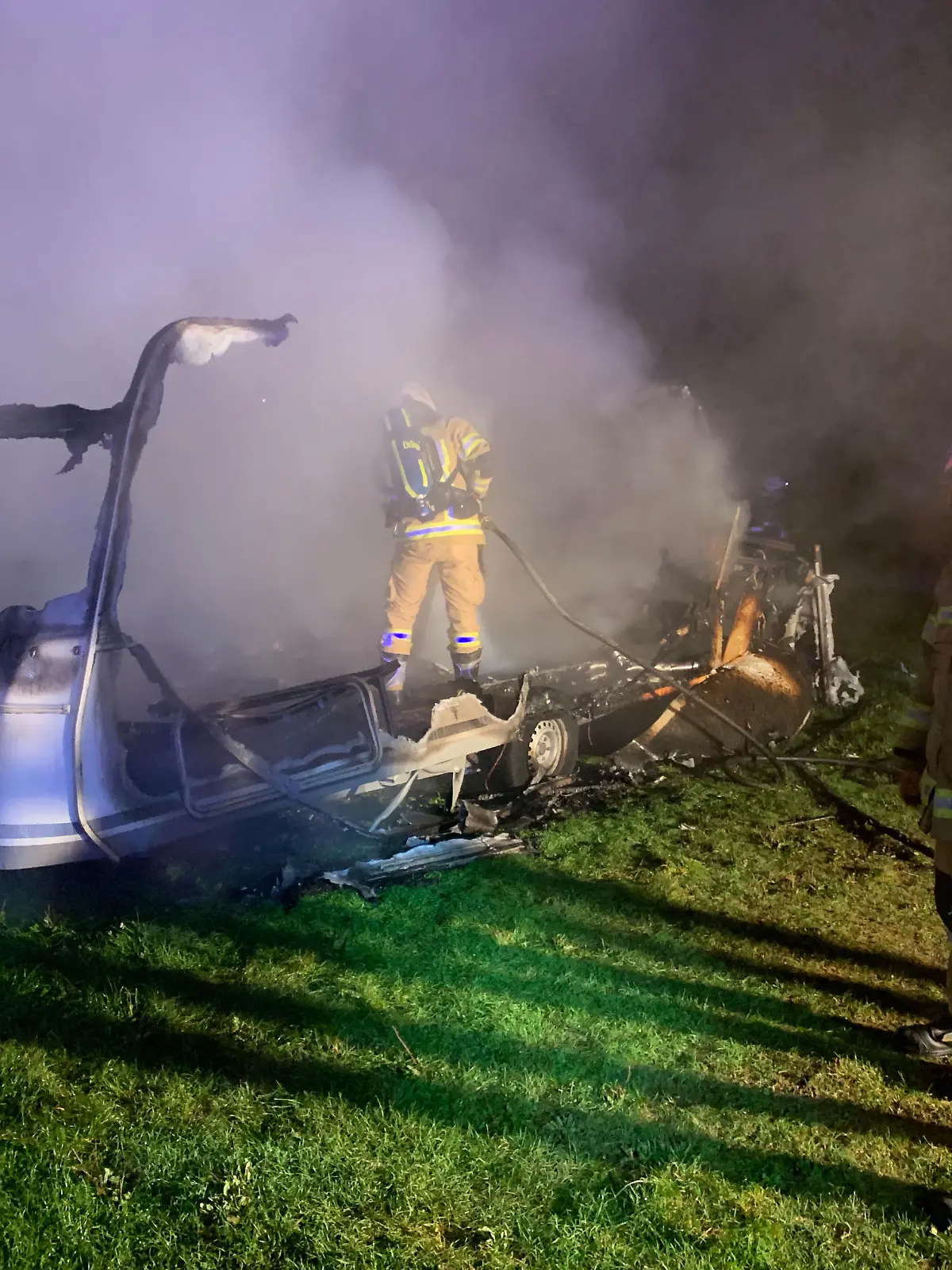 Brand eines Wohnwagen in Walchsee -Fotocredit: ZOOM.TIROL 