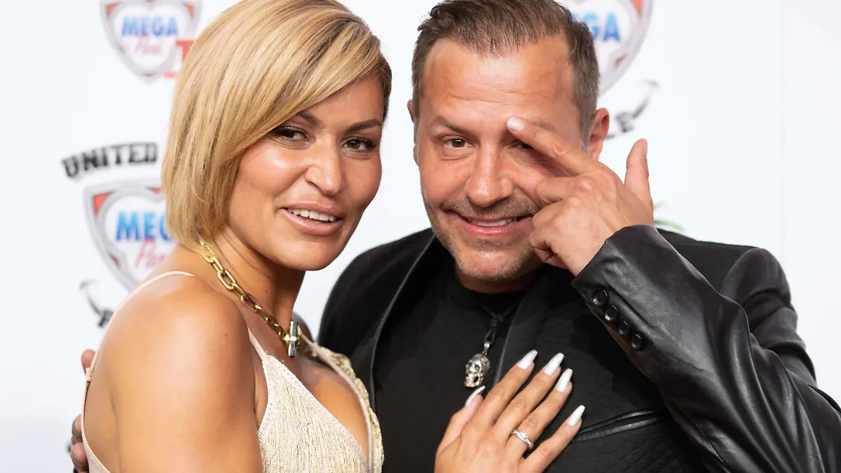 Mega Park Saison Opening 2019 - Willi Herren mit Ehefrau Jasmin HerrenMega Park Saison Opening 2019 -, Mallorca Mallorca Spanien Playa de Palma *** Mega Park Season Opening 2019 Willi Herren with wife Jasmin Herren Mega Park Season Opening 2019 Mallorca Mallorca Spain Playa de Palma