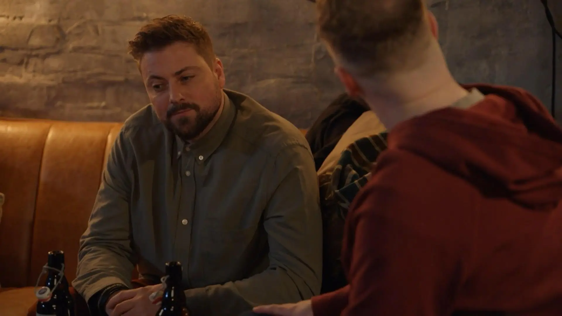 Was sagt John zu den Partyplänen von Moritz und Jonas?