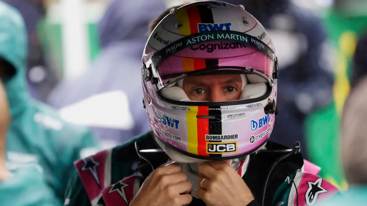 Formula 1 2021: Belgian GP CIRCUIT DE SPA FRANCORCHAMPS, BELGIUM - AUGUST 29: Sebastian Vettel, Aston Martin, on the grid during the Belgian GP at Circuit de Spa Francorchamps on Sunday August 29, 2021 in Spa, Belgium. Photo by Glenn Dunbar / LAT Images Images PUBLICATIONxINxGERxSUIxAUTxHUNxONLY GP2112_115325_J5A0025