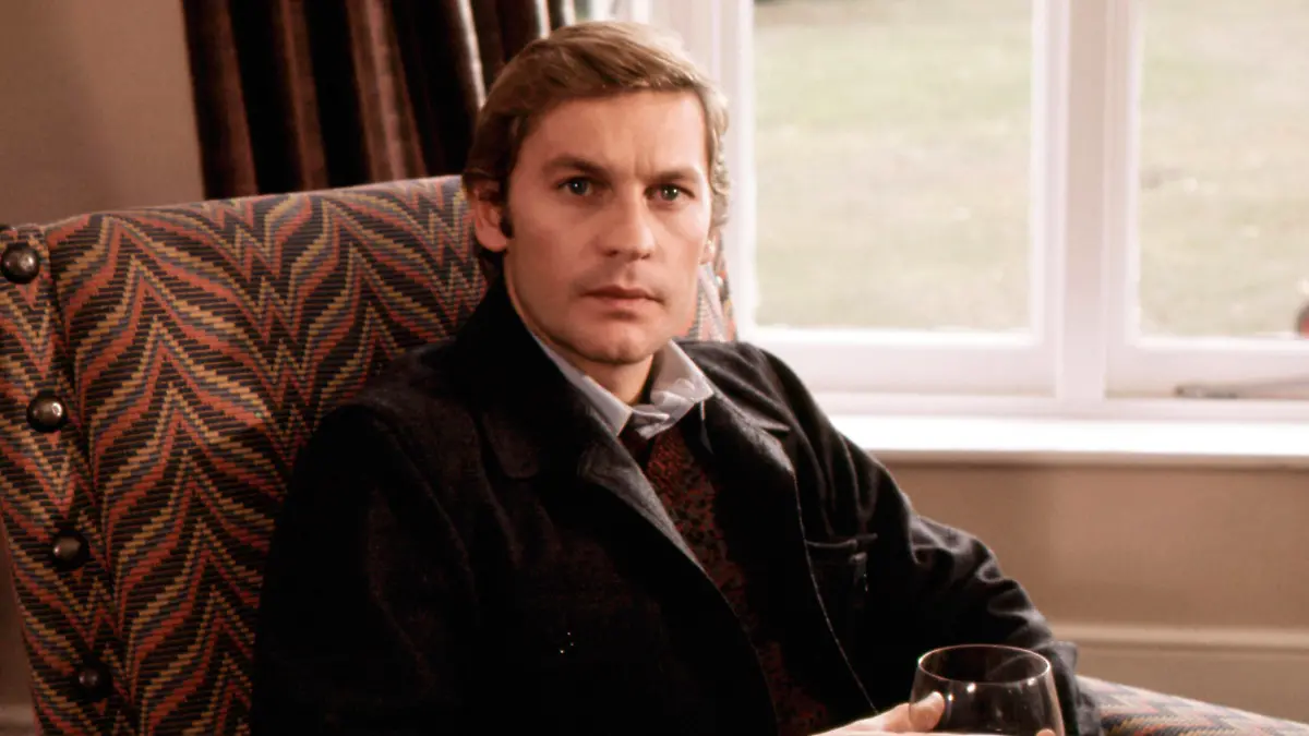 THE ROMANTIC ENGLISHWOMAN, Helmut Berger, 1975 Courtesy Everett Collection ACHTUNG AUFNAHMEDATUM GESCHÄTZT PUBLICATIONxINxGERxSUIxAUTxONLY Copyright: xCourtesyxEverettxCollectionx MCDROEN EC010