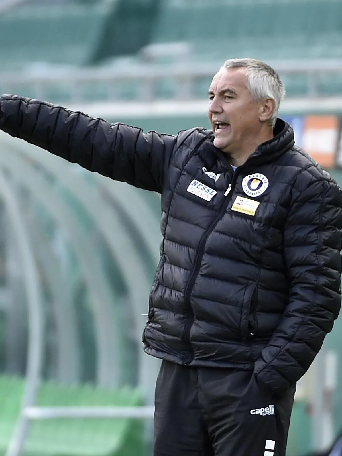 ABD0047_20210523 - WIEN - ÖSTERREICH: Trainer Peter Pacult (SK Klagenfurt) im Spiel der Fußball 2. Bundesliga, zwischen SK Rapid II und SK Austria Klagenfurt am Sonntag, 23. Mai 2021 in Wien. - FOTO: APA/HANS PUNZ - 20210523_PD6314