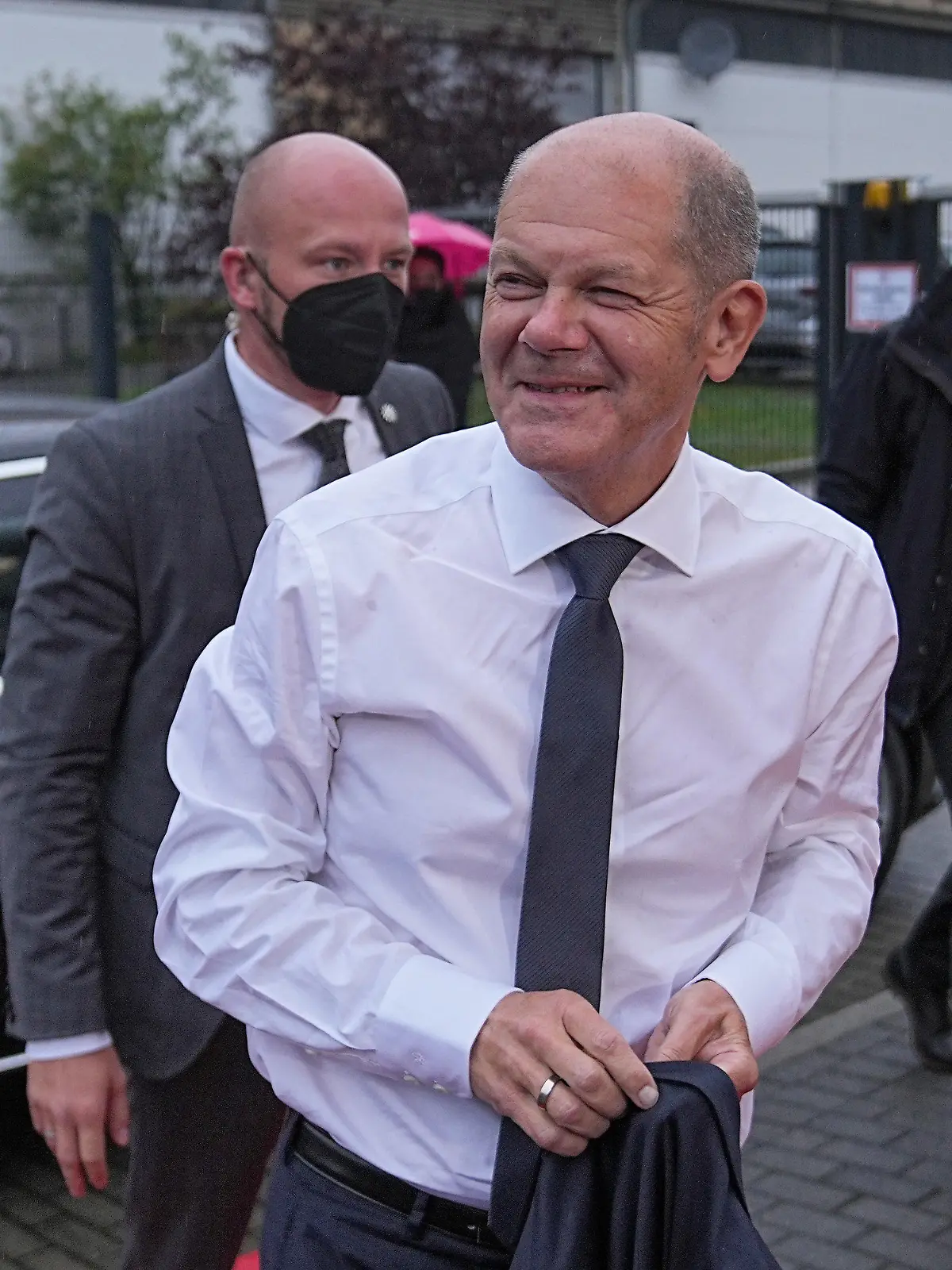 29.08.2021, Berlin: SPD Kanzlerkandidat Olaf Scholz kommt zum Fernseh-Studio nach Berlin-Adlershof. Die Kanzlerkandidaten von Bündnis 90/Grüne, CDU und SPD, - Baerbock, Laschet, Scholz treffen in einer ersten TV Diskussion bei RTL und ntv aufeinander. Foto: Michael Kappeler/dpa Pool/dpa +++ dpa-Bildfunk +++