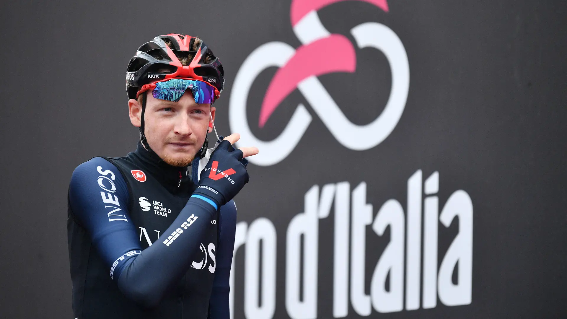 ARCHIV - 24.10.2020, Italien, Alba: Radsport: UCI WorldTour - Giro d·Italia, Alba - Sestriere (190,00 km), 20. Etappe: Geoghegan Hart aus Großbritannien vom Team Ineos Grenadiers bereitet sich auf den Start vor. Am Mittwoch musste Geoghegan Hart den Giro 2023 nach einem Sturz aufgeben. (zu dpa: «Giro: Spanier Rodriguez rast in Hauswand - Geoghegan Hart raus») Foto: Massimo Paolone/LaPresse via ZUMA Press/dpa +++ dpa-Bildfunk +++