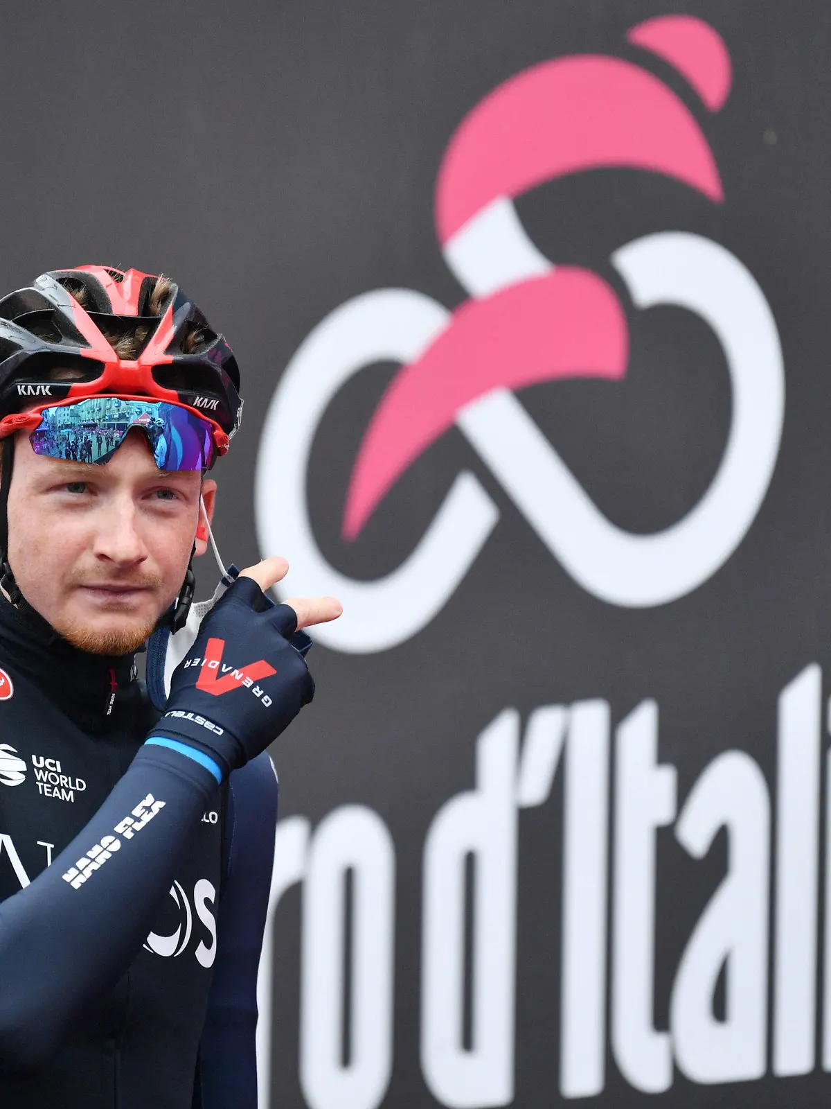 ARCHIV - 24.10.2020, Italien, Alba: Radsport: UCI WorldTour - Giro d·Italia, Alba - Sestriere (190,00 km), 20. Etappe: Geoghegan Hart aus Großbritannien vom Team Ineos Grenadiers bereitet sich auf den Start vor. Am Mittwoch musste Geoghegan Hart den Giro 2023 nach einem Sturz aufgeben. (zu dpa: «Giro: Spanier Rodriguez rast in Hauswand - Geoghegan Hart raus») Foto: Massimo Paolone/LaPresse via ZUMA Press/dpa +++ dpa-Bildfunk +++