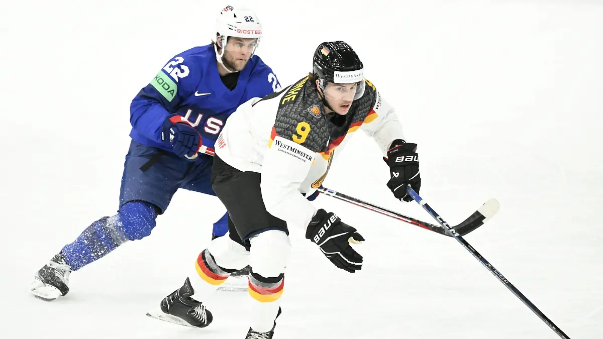 Anders Bjork L of USA and Leon Gawanke of Germany during the 2023 IIHF Ice hockey, Eishockey World Championships preliminary round group A match between Germany and the United States in Tampere on May 15, 2023. Tampere Finland LKLAPH20230515164121M728 PUBLICATIONxNOTxINxSUIxAUTxFRAxKORxJPNxSWExNORxFINxDENxNED Copyright: xHeikkixSaukkomaax LKLAPH20230515164121M728