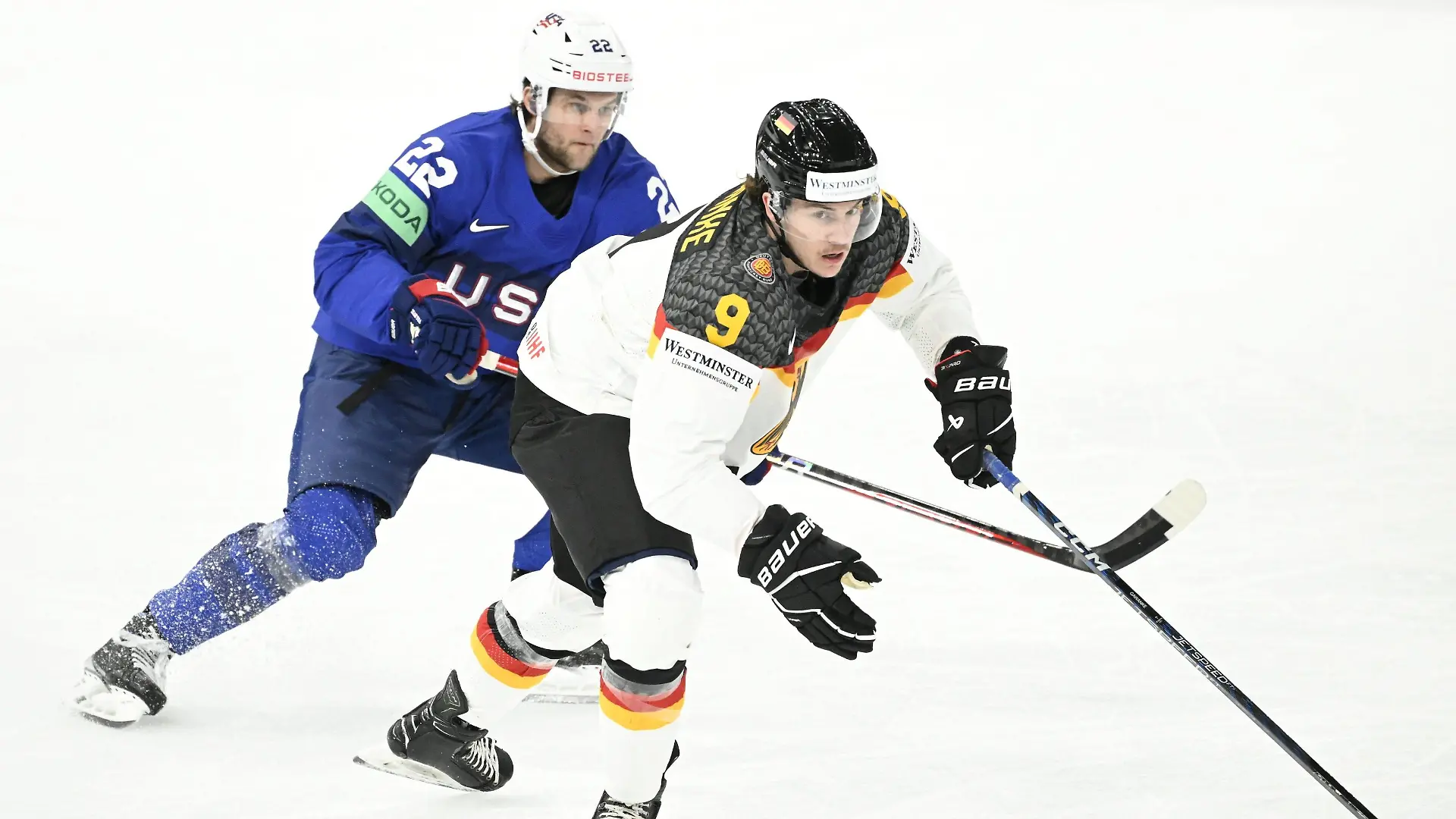 Anders Bjork L of USA and Leon Gawanke of Germany during the 2023 IIHF Ice hockey, Eishockey World Championships preliminary round group A match between Germany and the United States in Tampere on May 15, 2023. Tampere Finland LKLAPH20230515164121M728 PUBLICATIONxNOTxINxSUIxAUTxFRAxKORxJPNxSWExNORxFINxDENxNED Copyright: xHeikkixSaukkomaax LKLAPH20230515164121M728