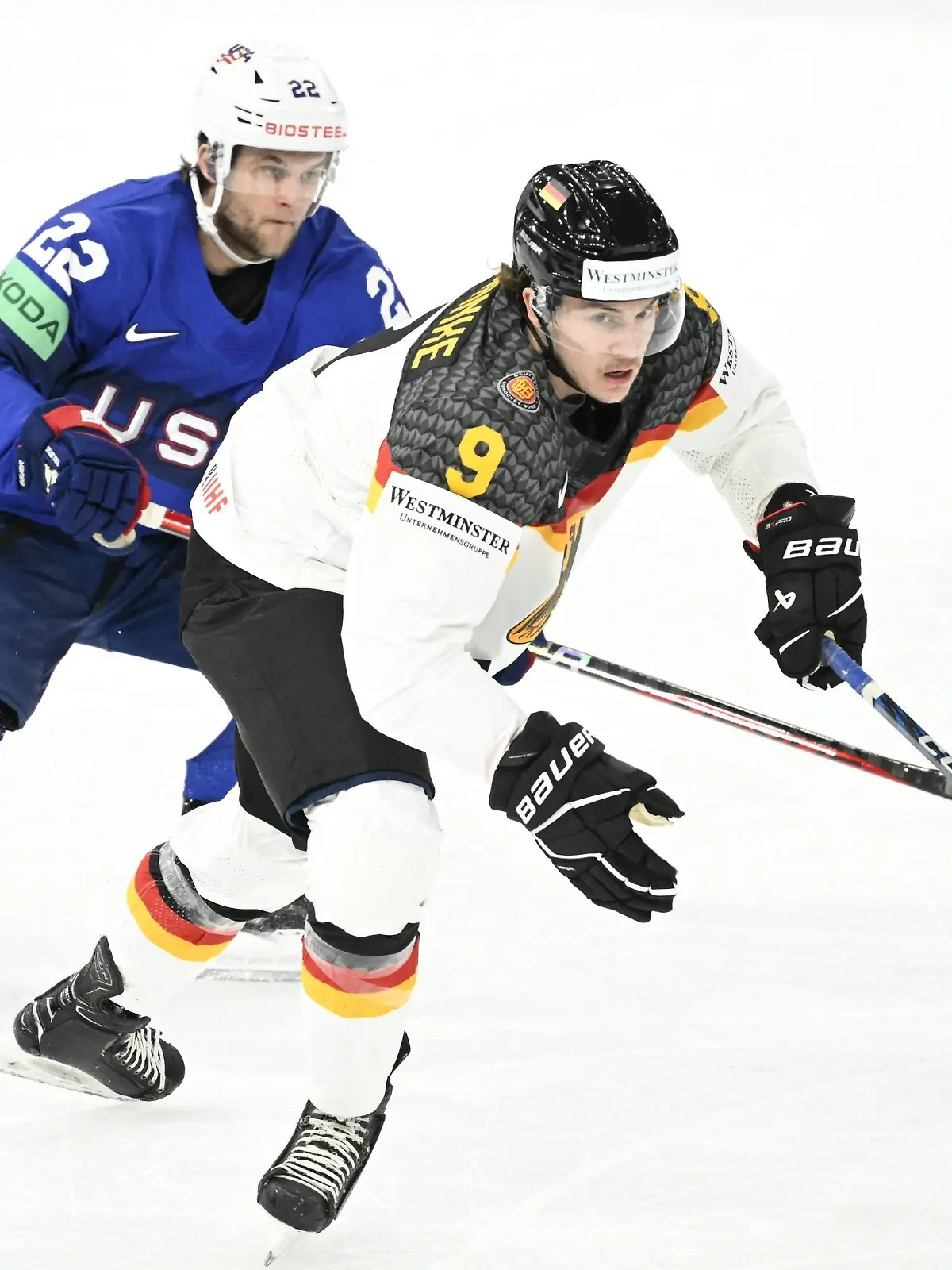 Anders Bjork L of USA and Leon Gawanke of Germany during the 2023 IIHF Ice hockey, Eishockey World Championships preliminary round group A match between Germany and the United States in Tampere on May 15, 2023. Tampere Finland LKLAPH20230515164121M728 PUBLICATIONxNOTxINxSUIxAUTxFRAxKORxJPNxSWExNORxFINxDENxNED Copyright: xHeikkixSaukkomaax LKLAPH20230515164121M728