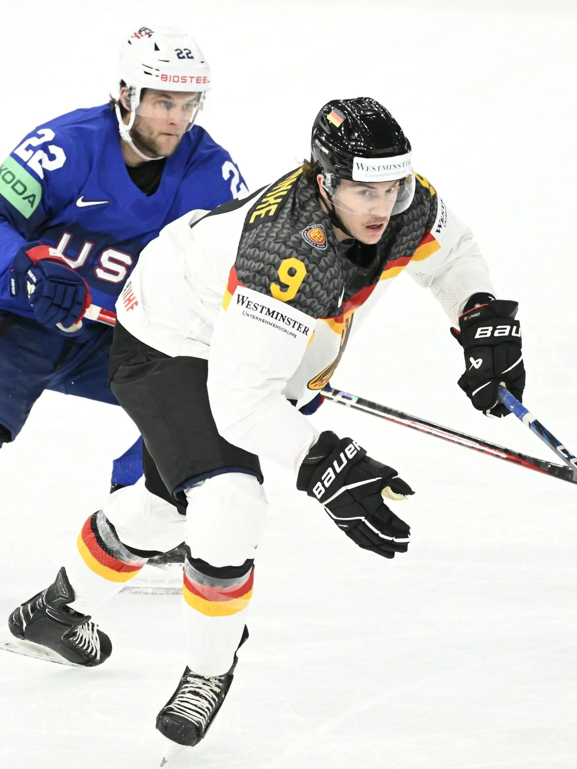 Anders Bjork L of USA and Leon Gawanke of Germany during the 2023 IIHF Ice hockey, Eishockey World Championships preliminary round group A match between Germany and the United States in Tampere on May 15, 2023. Tampere Finland LKLAPH20230515164121M728 PUBLICATIONxNOTxINxSUIxAUTxFRAxKORxJPNxSWExNORxFINxDENxNED Copyright: xHeikkixSaukkomaax LKLAPH20230515164121M728