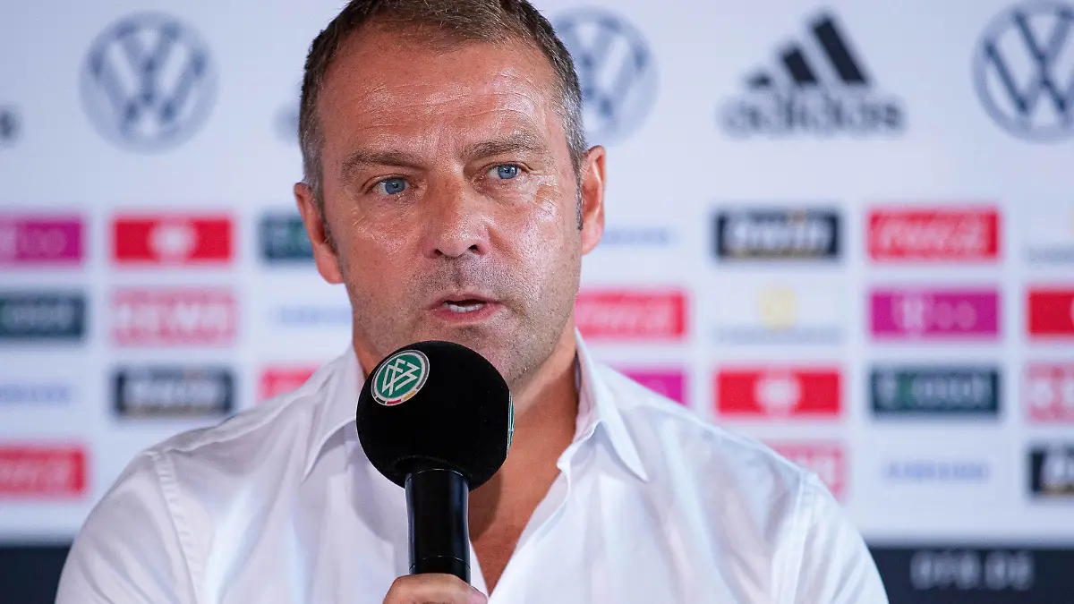 Sport Bilder des Tages Medien Get-together, mit Bundestrainer Hansi Flick und seinem Team, DFB-Campus, 10.08.2021 Hansi Flick Bundestrainer, Medien Get-together, mit Bundestrainer Hansi Flick und seinem Team, DFB-Campus, 10.08.2021 Thomas Boecker/DFB via EIBNER/Sascha Walther Frankfurt am Main DFB Campus Hessen Deutschland *** Media Get together, with national coach Hansi Flick and his team, DFB Campus, 10 08 2021 Hansi Flick national coach , Media Get together, with national coach Hansi Flick and his team, DFB Campus, 10 08 2021 Thomas Boecker DFB via EIBNER Sascha Walther Frankfurt am Main DFB Campus Hessen Germany Poolfoto Thomas Boecker/DFB via EIBNER/Sa ,EDITORIAL USE ONLY