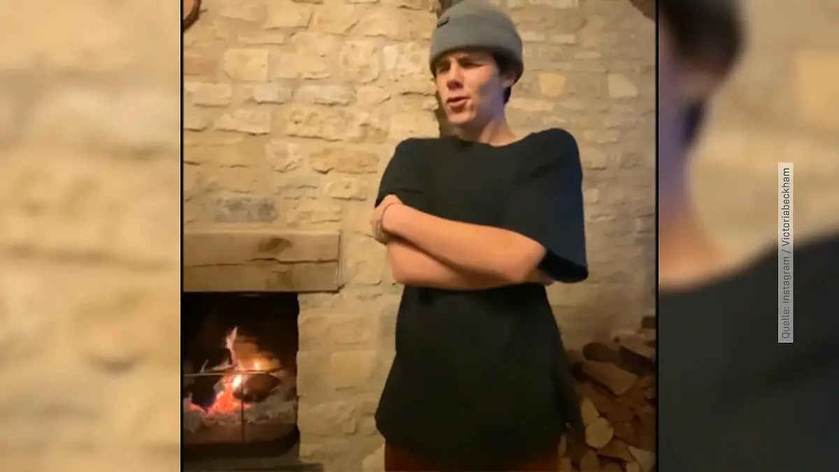 Cruz Beckham singt für seine Familie Kleines Ständchen zum 1. Advent