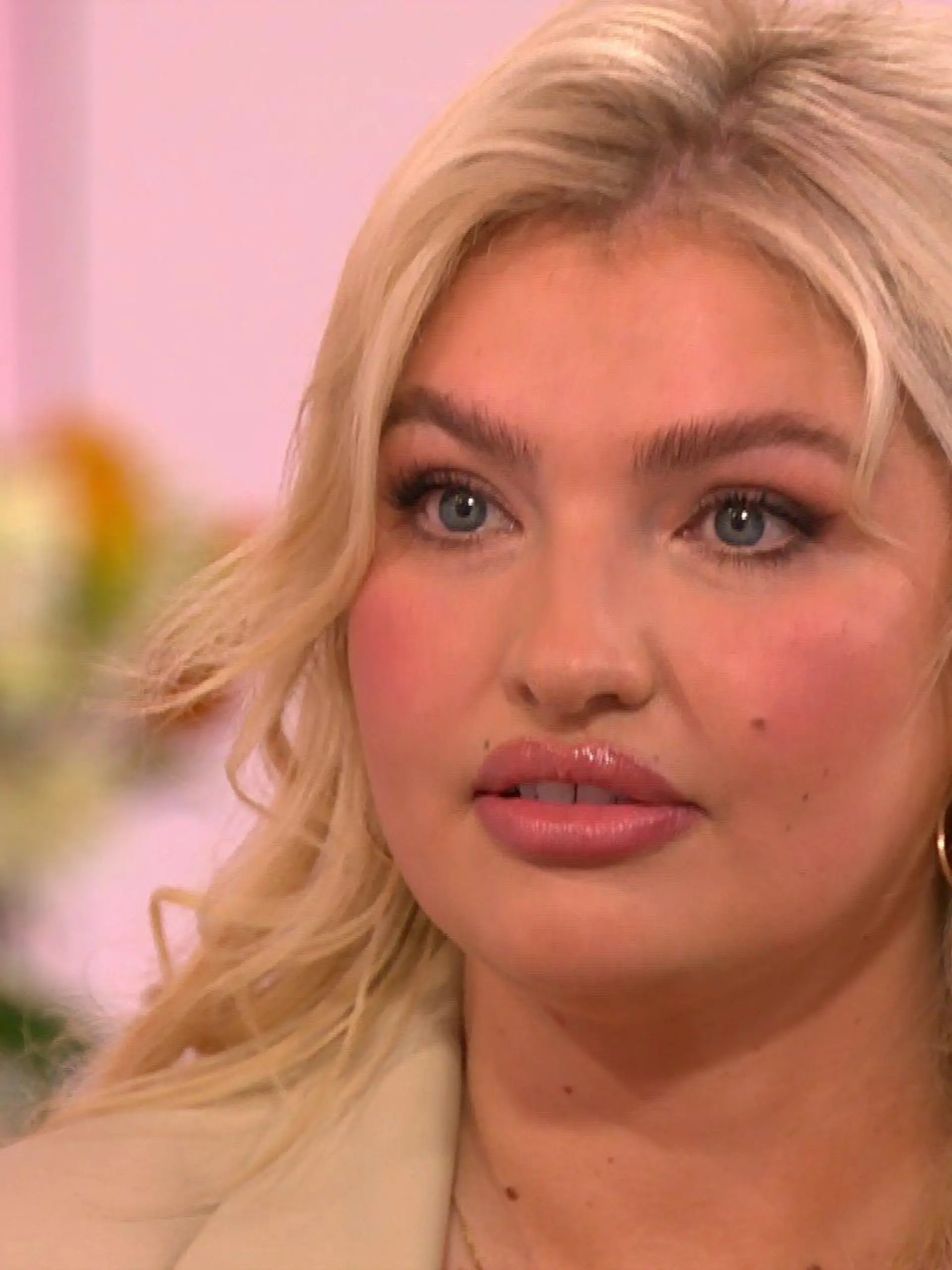 Sarina Nowak im Gala TV-Interview mit Annika Lau