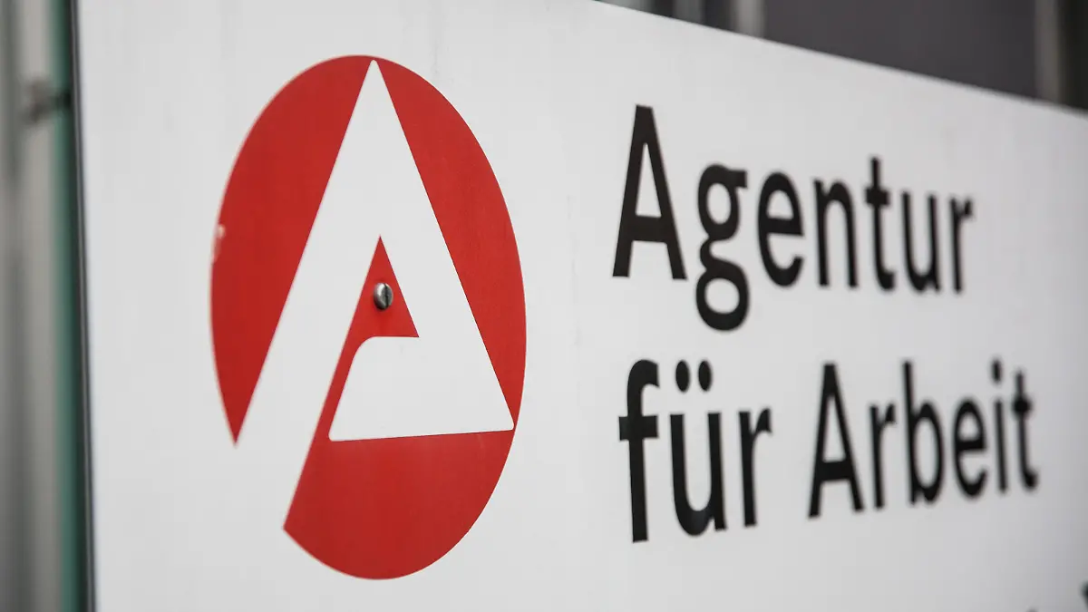Bamberg, Deutschland 07. Juni 2021: Logo und Schriftzug der Agentur für Arbeit, Jobcenter in Bamberg im Bundesland Bayern.