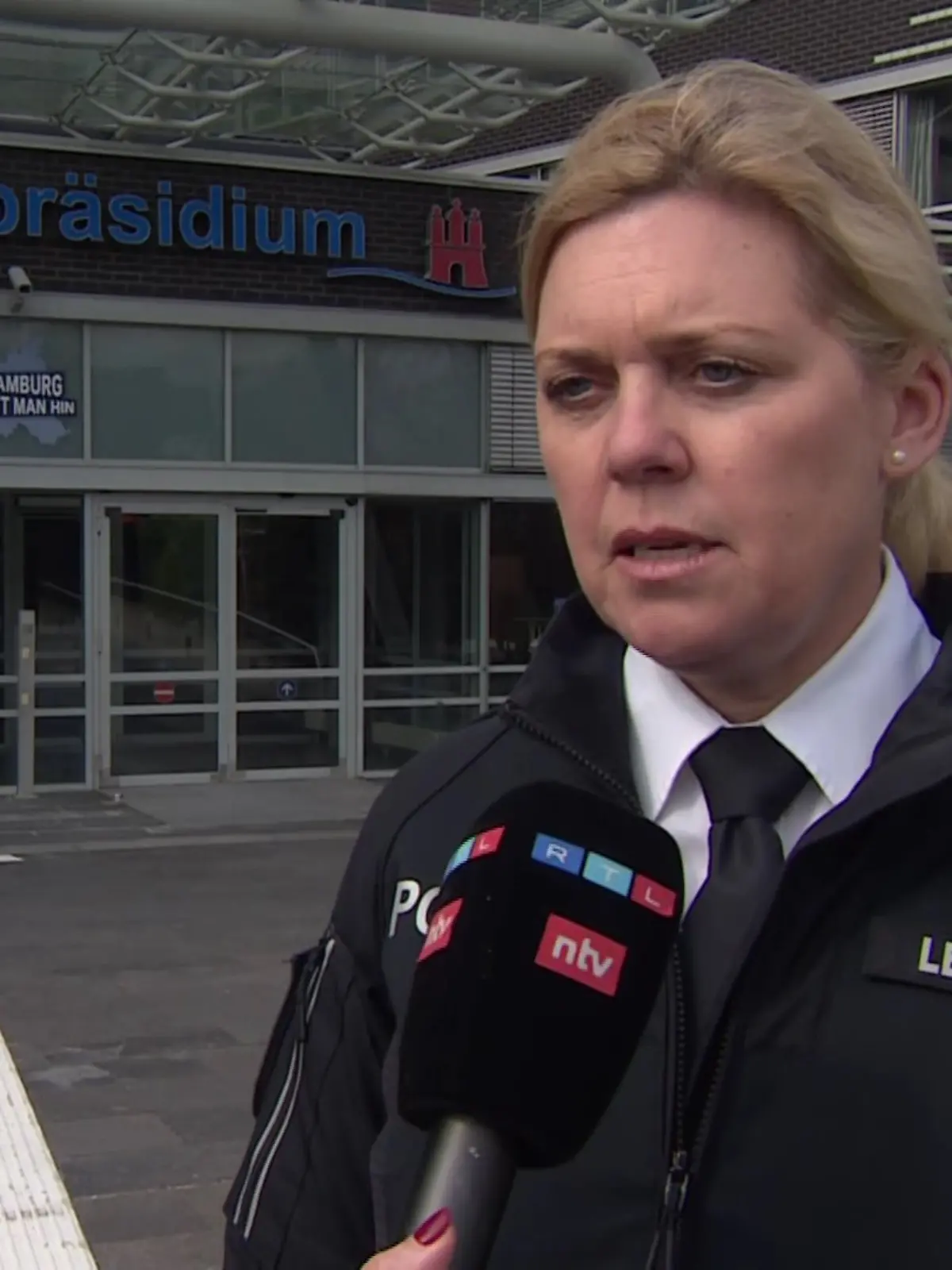 Nach dem Drama in einem Hamburger Hochhaus gibt die Polizei erste Ermittlungsergebnisse bekannt. 
