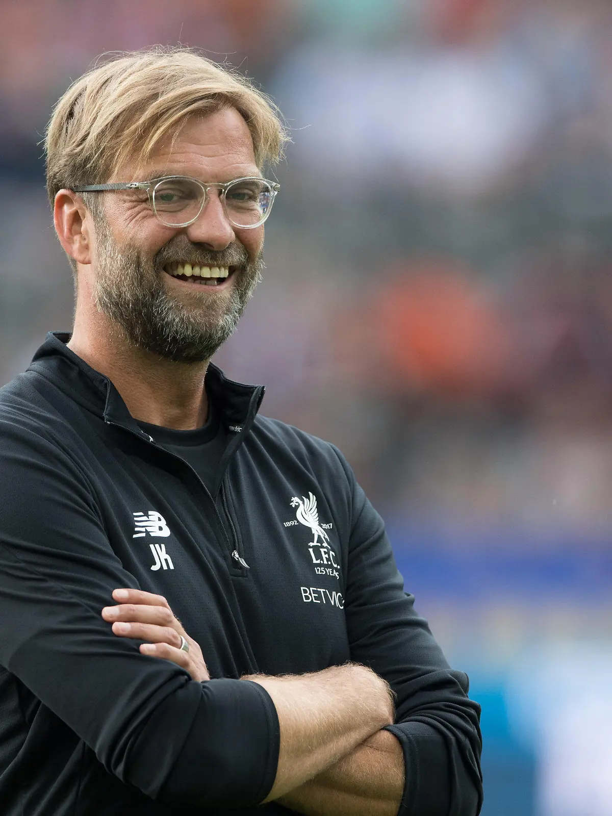 ARCHIV - 29.07.2017, Berlin: Trainer Jürgen Klopp vom englischen Fußballmeister FC Liverpool lächelt vor dem Freundschaftsspiel Hertha BSC - FC Liverpool im Olympiastadium. Klopp kann sich vorstellen, eines Tages Trainer der deutschen Fußball-Nationalmannschaft zu werden - allerdings nicht in nächster Zeit. Foto: Soeren Stache/dpa +++ dpa-Bildfunk +++