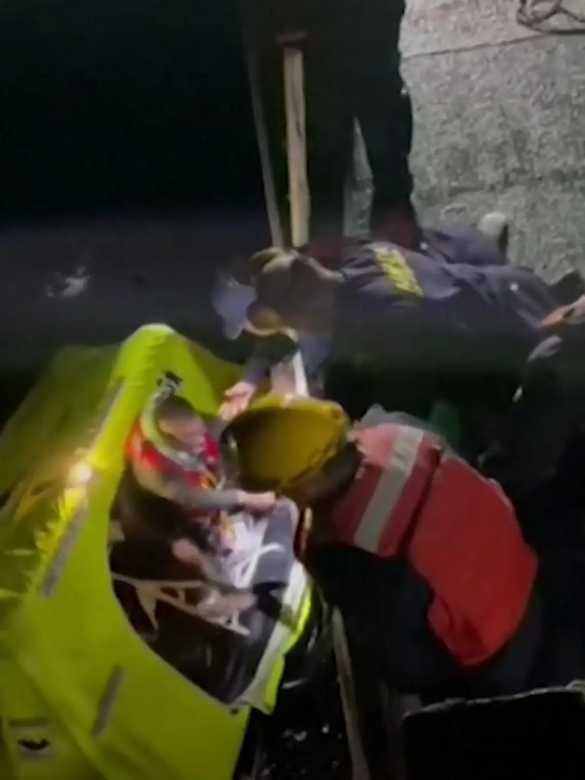 Bild zu: "Segler treiben 12 Stunden im Meer "