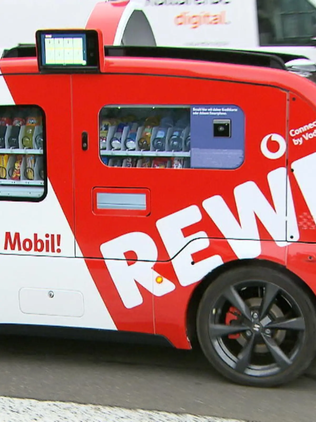 Bild zu: "Selbstfahrendes Snackmobil in Köln"