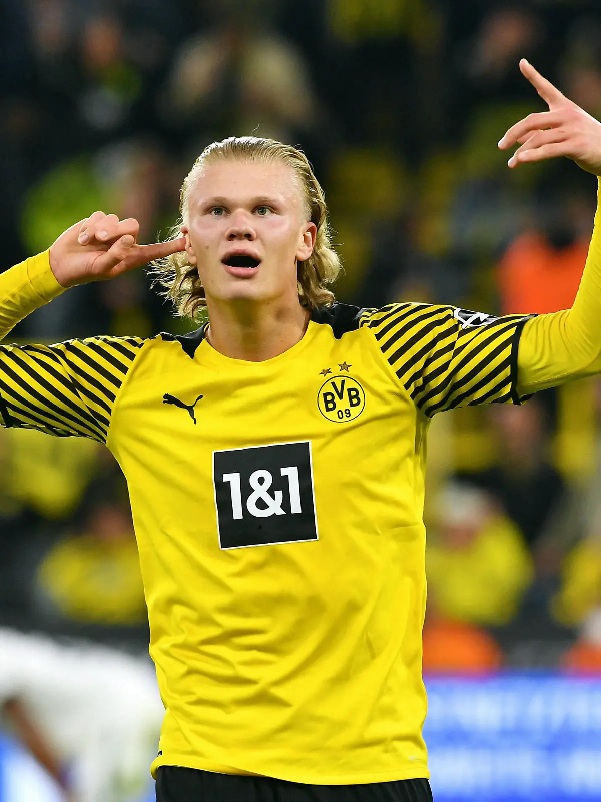  Fussball, Bundesliga, Deutschland, Herren, Saison 2021/2022, 3. Spieltag, Signal Iduna Park Dortmund: Bor. Dortmund, BVB gelb - TSG Hoffenheim weiss 3:2 Jubel Erling Haaland BVB nach seinem Tor zum 3:2. Jubel, Freude, Aktion. DFB/DFL REGULATIONS PROHIBIT ANY USE OF PHOTOGRAPHS AS IMAGE SEQUENCES AND/OR QUASI-VIDEO *** Football, Bundesliga, Germany, men, season 2021 2022, 3 matchday, Signal Iduna Park Dortmund Bor Dortmund, BVB yellow TSG Hoffenheim white 3 2 cheer Erling Haaland BVB after his goal to 3 2 cheer, joy, action DFB DFL REGULATES PROHIBIT ANY USE OF PHOTOGRAPHS AS IMAGE SEQUENCES AND OR QUASI VIDEO