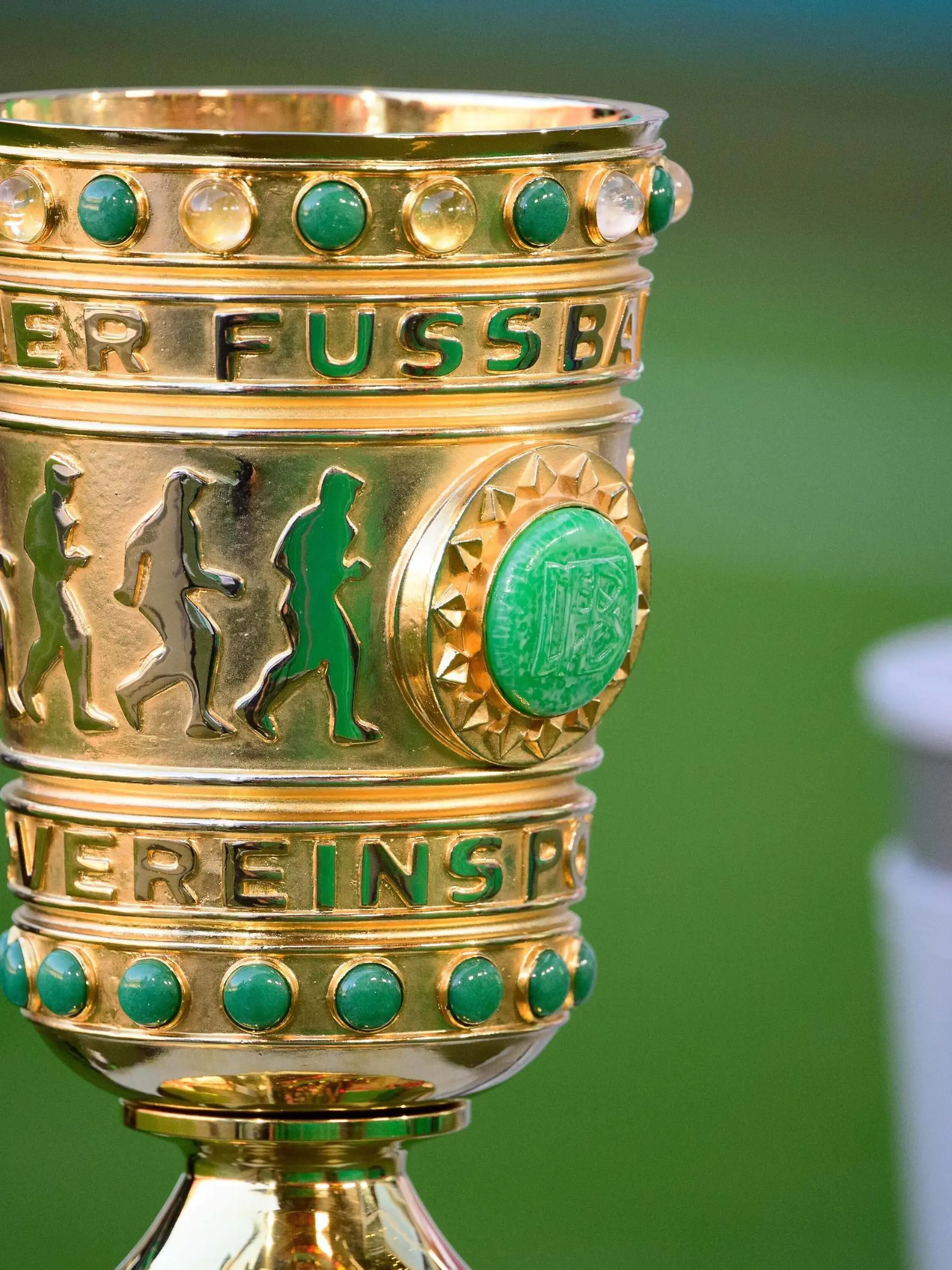  Fußball DFB-Pokal 1. Runde 1.FC Kaiserslautern - Borussia Mönchengladbach am 09.08.2021 im Fritz-Walter-Stadion in Kaiserslautern DFB Pokal DFB regulations prohibit any use of photographs as image sequences and/or quasi-video. *** Football DFB Cup 1 Round 1 FC Kaiserslautern Borussia Mönchengladbach on 09 08 2021 at Fritz Walter Stadium in Kaiserslautern DFB Cup DFB regulations prohibit any use of photographs as image sequences and or quasi video xMNx