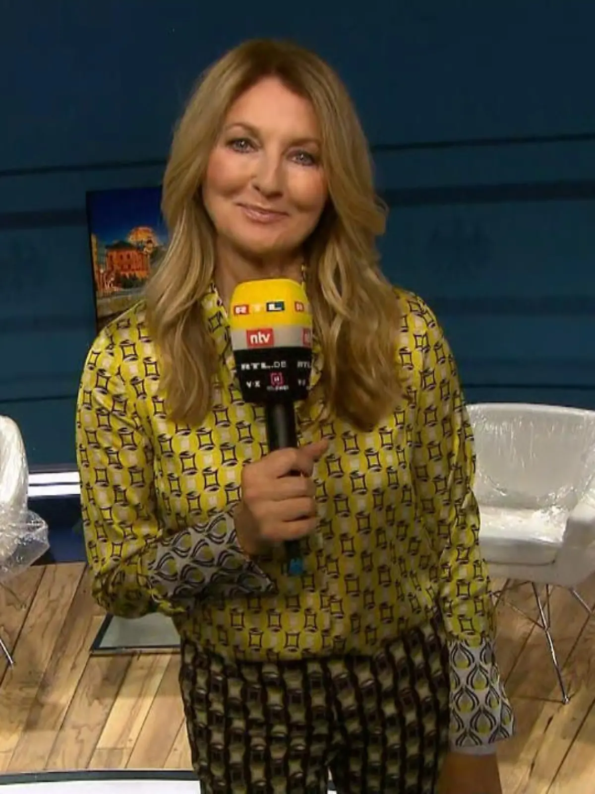Frauke Ludowig talkt nach dem Triell mit prominenten Gästen.