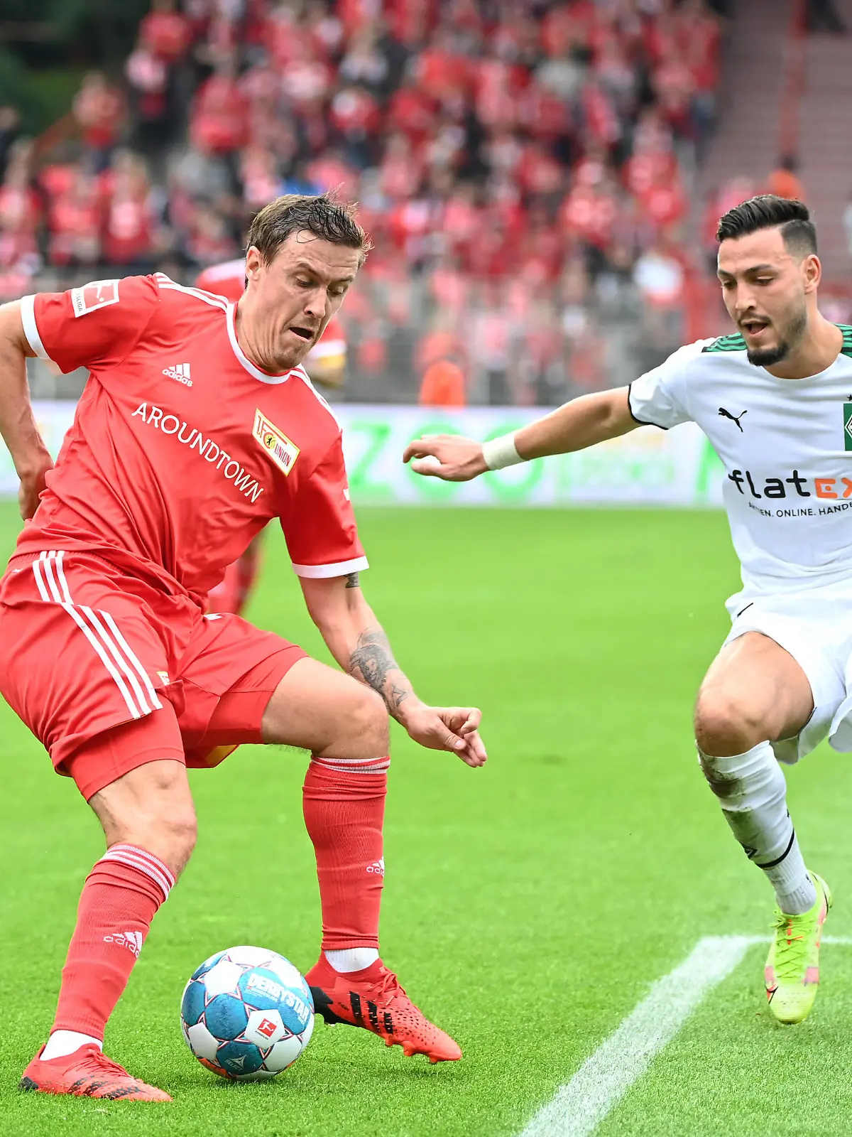  Fussball, Herren, Saison 2021/2022, 1. Bundesliga 3. Spieltag, 1. FC Union Berlin - Borussia Mönchengladbach, v. l. Max Kruse 1. FC Union Berlin, Ramy Bensebaini Borussia Mönchengladbach, 29.08. 2021, *** Football, Men, 2021 2022 season, 1 Bundesliga 3 matchday , 1 FC Union Berlin Borussia Mönchengladbach , v l Max Kruse 1 FC Union Berlin , Ramy Bensebaini Borussia Mönchengladbach , 29 08 2021, Copyright: xMatthiasxKochx