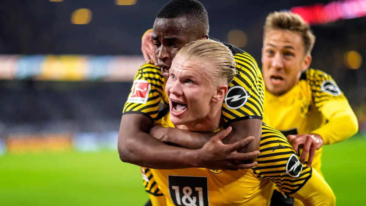 Torjubel: Erling Haaland BVB Youssoufa Moukoko BVB, Felix Passlack BVB Borussia Dortmund - TSG 1899 Hoffenheim 27.08.2021, Fussball, 1. Bundesliga, Saison 2021/22 Foto: Moritz Müller *** Goal celebration Erling Haaland BVB Youssoufa Moukoko BVB , Felix Passlack BVB Borussia Dortmund TSG 1899 Hoffenheim 27 08 2021, football, 1 Bundesliga, season 2021 22 photo Moritz Müller