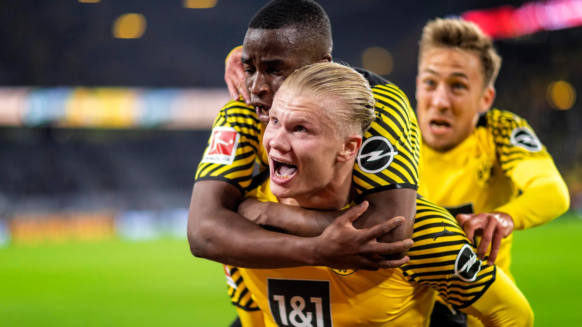 Torjubel: Erling Haaland BVB Youssoufa Moukoko BVB, Felix Passlack BVB Borussia Dortmund - TSG 1899 Hoffenheim 27.08.2021, Fussball, 1. Bundesliga, Saison 2021/22 Foto: Moritz Müller *** Goal celebration Erling Haaland BVB Youssoufa Moukoko BVB , Felix Passlack BVB Borussia Dortmund TSG 1899 Hoffenheim 27 08 2021, football, 1 Bundesliga, season 2021 22 photo Moritz Müller