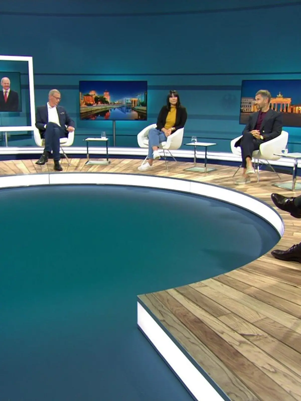 Welcher Kanzler-Kandidat konnte die Promis überzeugen? Frauke Ludowig  und Nikolaus Blome talken mit Günther Jauch, Motsi Mabuse, Micky Beisenherz und Louisa Dellert.
