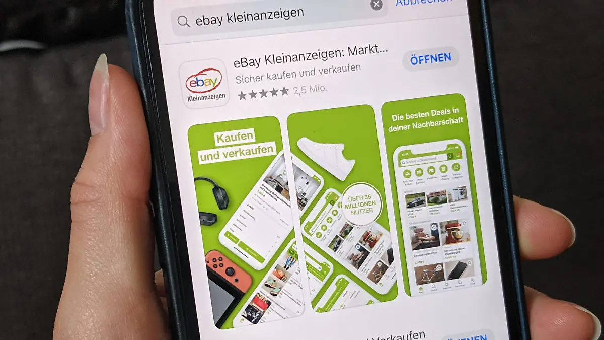 19.08.2021, Berlin: Die App von Ebay Kleinanzeigen im App Store von Apple auf einem iPhone. Die Kleinanzeigen-Plattform gehört zu den reichweitenstärksten Onlinediensten in Deutschland. (Zu KORR-Bericht: «Ebay Kleinanzeigen will auch ohne Ebay boomen») Foto: Christoph Dernbach/dpa +++ dpa-Bildfunk +++