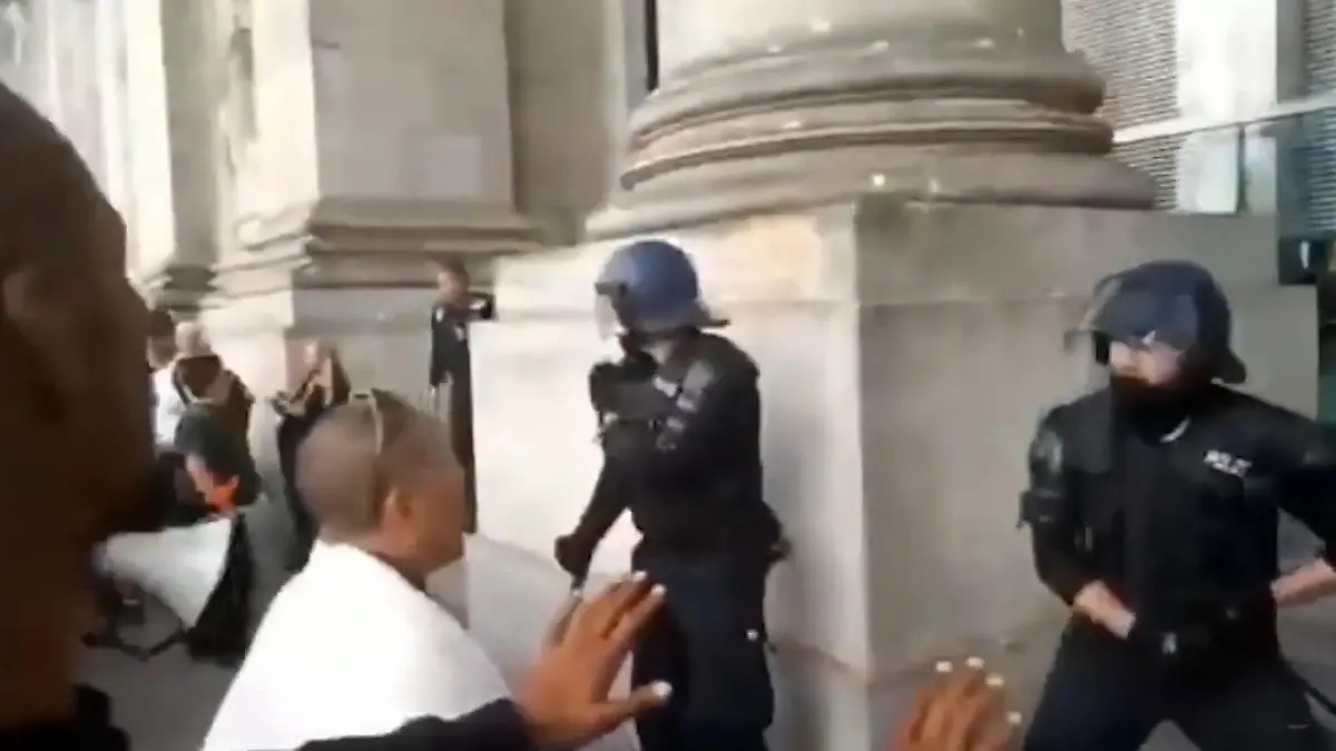 Polizisten mussten Reichstag-Stürmung zu dritt verhindern Demonstranten wollten in Regierungsgebäude