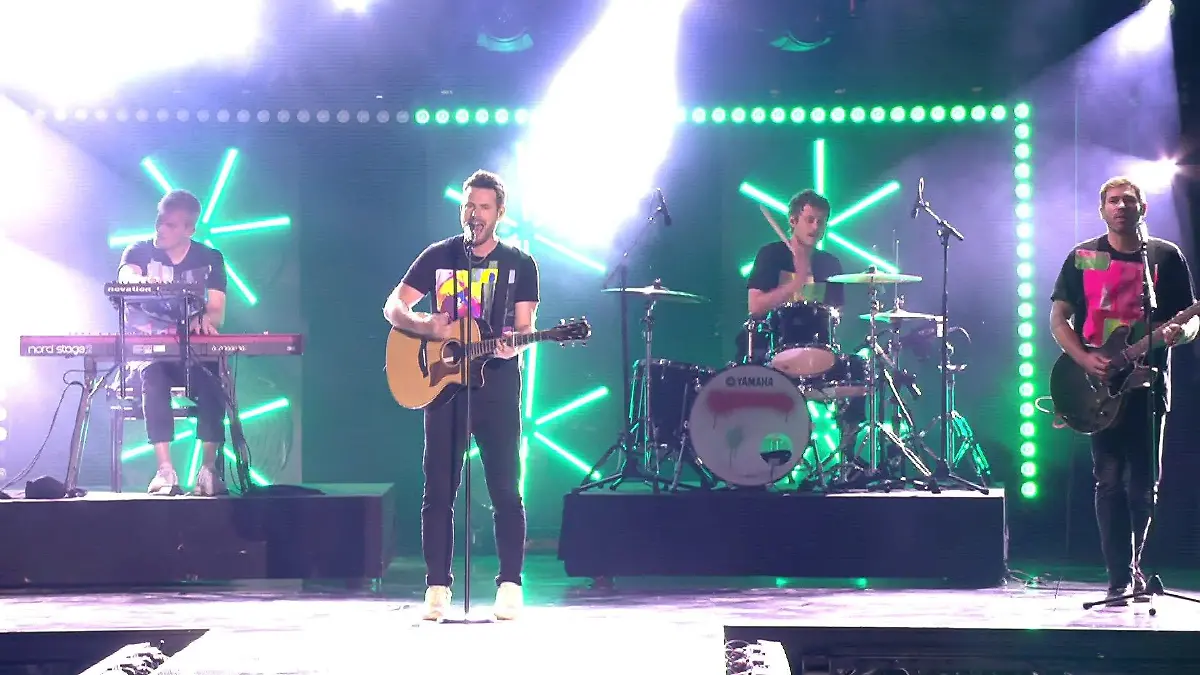 Rock-Feeling am Baldeneysee: Die Jungs von „Revolverheld“ geben auf der Bühne Vollgas.
