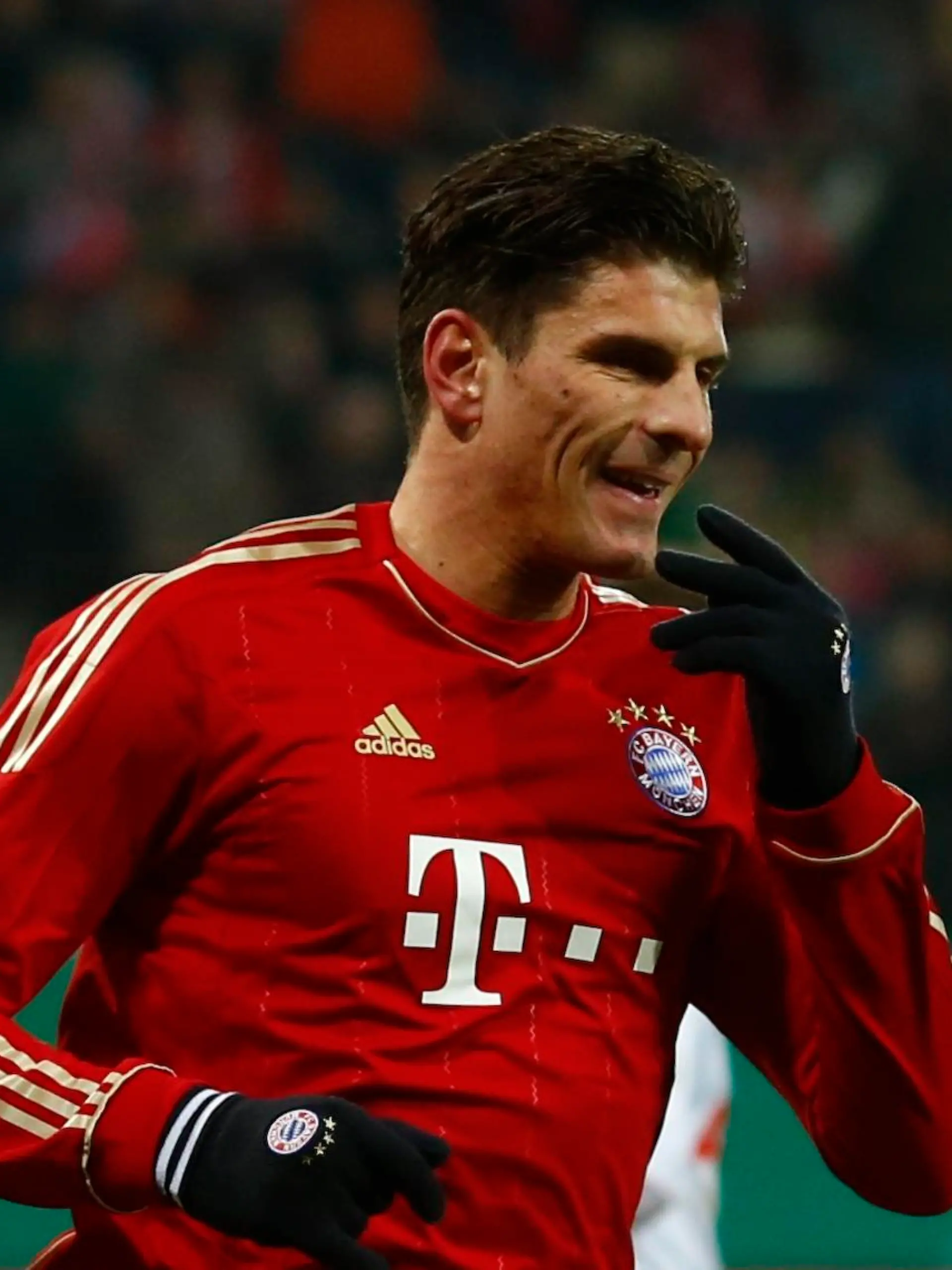 Bayern Munich's Mario Gomez celebrates after he scored against Augsburg during their German DFB Cup (DFB Pokal) round of sixteen soccer match in Augsburg December 18, 2012. REUTERS/Michael Dalder (GERMANY - Tags: SPORT SOCCER) DFB RULES PROHIBIT USE IN MMS SERVICES VIA HANDHELD DEVICES UNTIL TWO HOURS AFTER A MATCH AND ANY USAGE ON INTERNET OR ONLINE MEDIA SIMULATING VIDEO FOOTAGE DURING THE MATCH