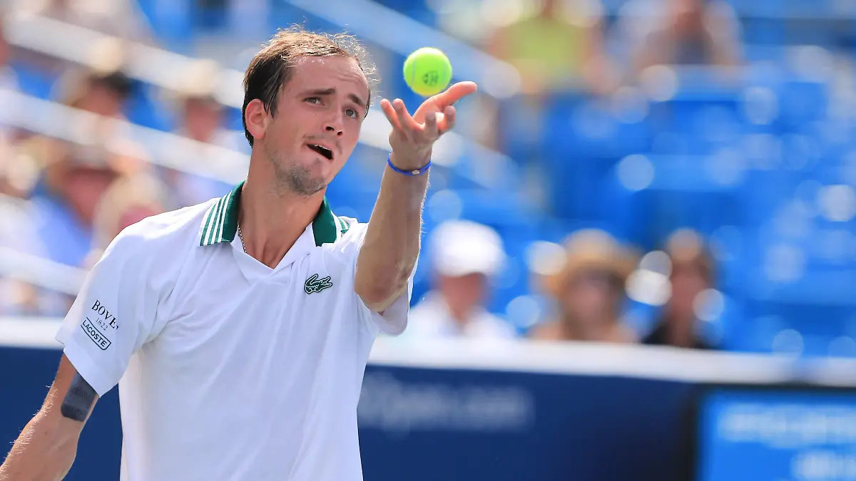 CINCINNATI, OH - AUGUST 20: Daniil Medvedev of Russia serves during the Western & Southern Open at the Lindner Family Tennis Center on August 20, 2021 in Mason, Ohio. Photo by Ian Johnson/Icon Sportswire TENNIS: AUG 20 Western & Southern Open Icon210820042