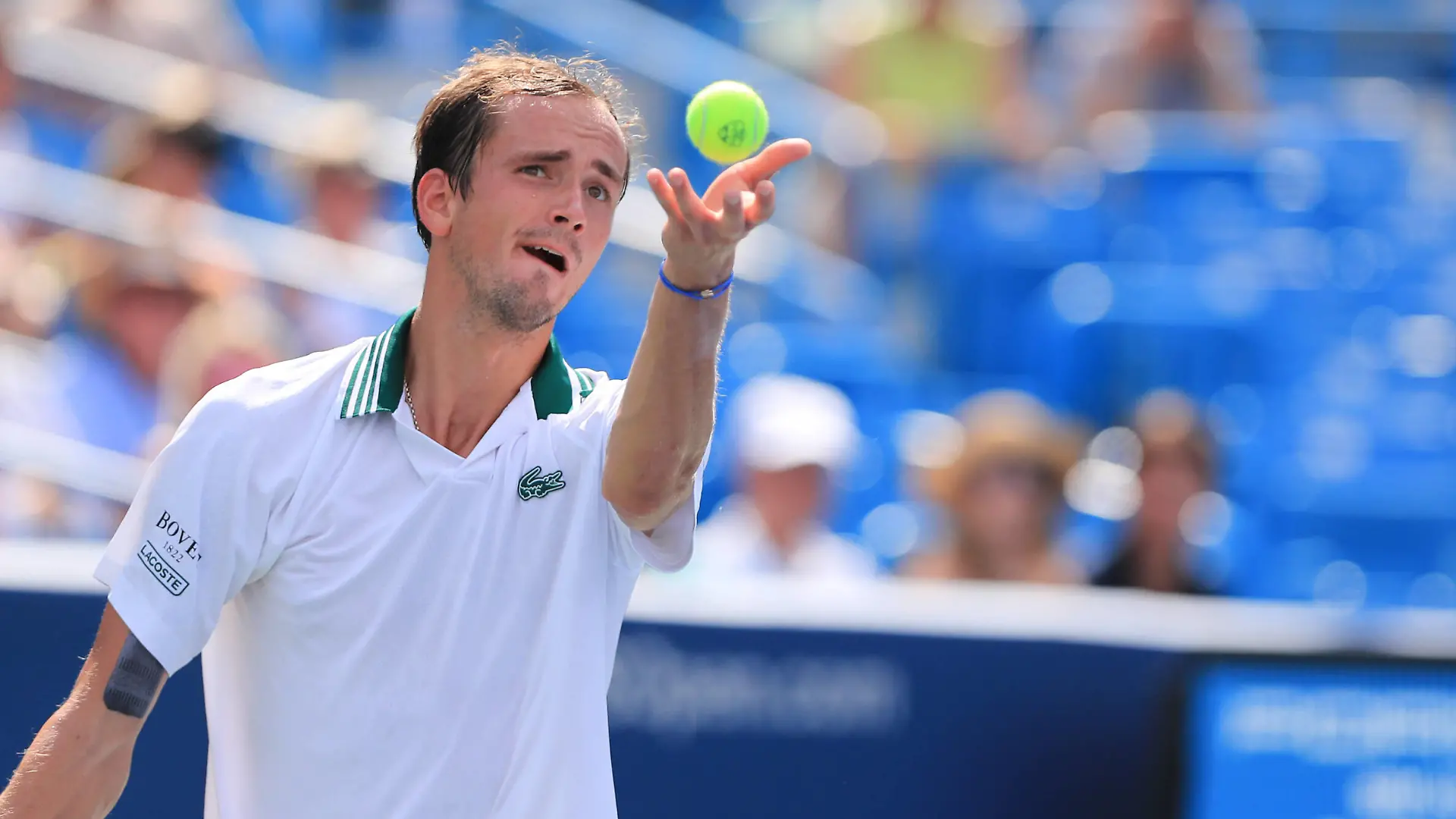CINCINNATI, OH - AUGUST 20: Daniil Medvedev of Russia serves during the Western & Southern Open at the Lindner Family Tennis Center on August 20, 2021 in Mason, Ohio. Photo by Ian Johnson/Icon Sportswire TENNIS: AUG 20 Western & Southern Open Icon210820042