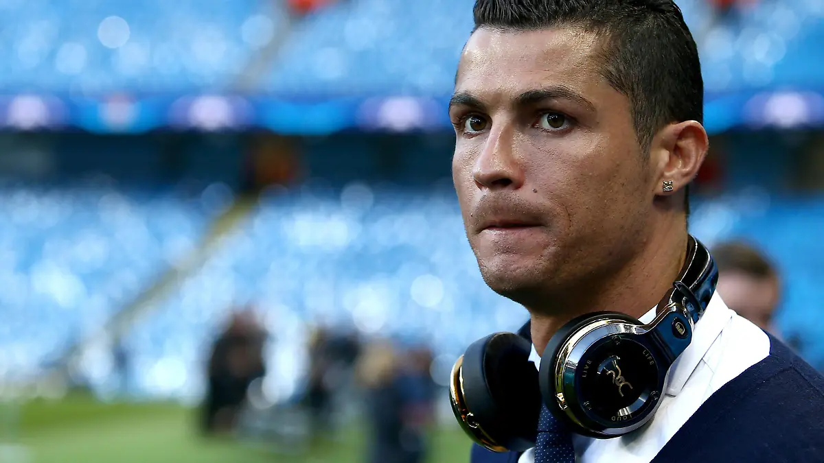 Mandatory Credit: Photo by Javier Garcia/BPI/Shutterstock 5661890j Cristiano Ronaldo of Real Madrid looks on before the UEFA Champions League Semi Final First Leg match between Manchester City and Real Madrid played at The Etihad Stadium, Manchester on 26th April 2016 UEFA Champions League 2015/16 Semi Final First Leg Manchester City v Real Madrid Etihad Stadium, Ashton New Rd, Manchester, United Kingdom - 26 Apr 2016 EDITORIAL USE ONLY No use with unauthorised audio, video, data, fixture lists, club/league logos or live services. Online in-match use limited to 75 images, no video emulation. No use in betting, games or single club/league/player publications. UEFA Champions League 2015/16 Semi Final First Leg Manchester City v Real Madrid Etihad Stadium, Ashton New Rd, Manchester, United Kingdom - 26 Apr 2016 EDITORIAL USE ONLY No use with unauthorised audio, video, data, fixture lists, club/league logos or live services. Online in-match use limited to 75 images, no video emulation. No use in betting, games or single club/league/player publications. PUBLICATIONxINxGERxSUIxAUTXHUNxGRExMLTxCYPxROMxBULxUAExKSAxONLY Copyright: xJavierxGarcia/BPI/Shutterstockx 5661890j