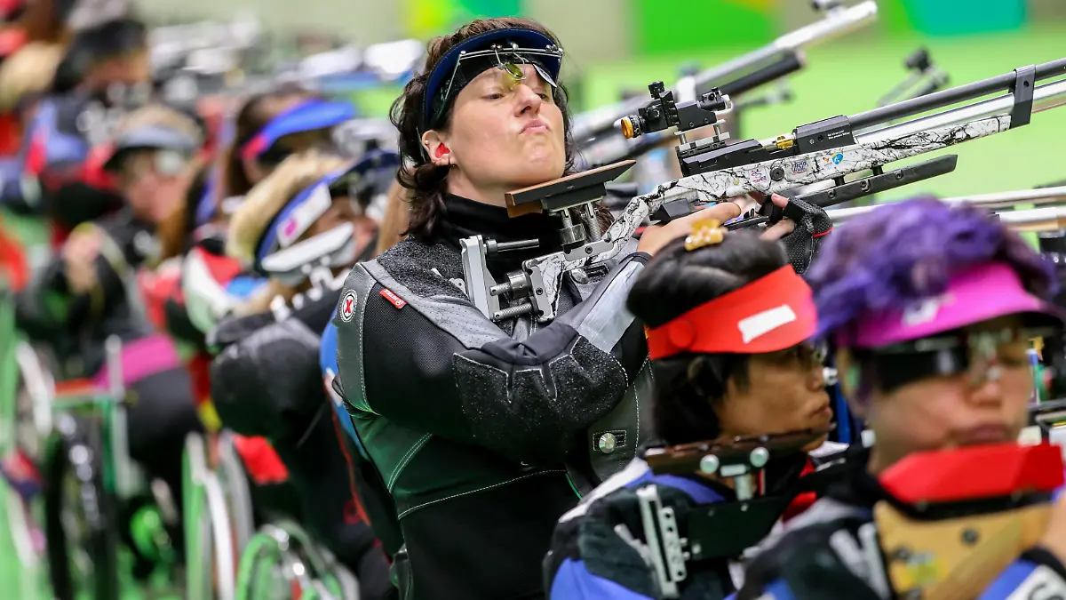 Elke Seeliger (C) of Germany competes in Shooting R2 - Women's Qualification 10m AR Standing SH1 during the Rio 2016 Paralympic Games, Rio de Janeiro, Brazil, 08 September 2016. Photo: Kay Nietfeld/dpa ++