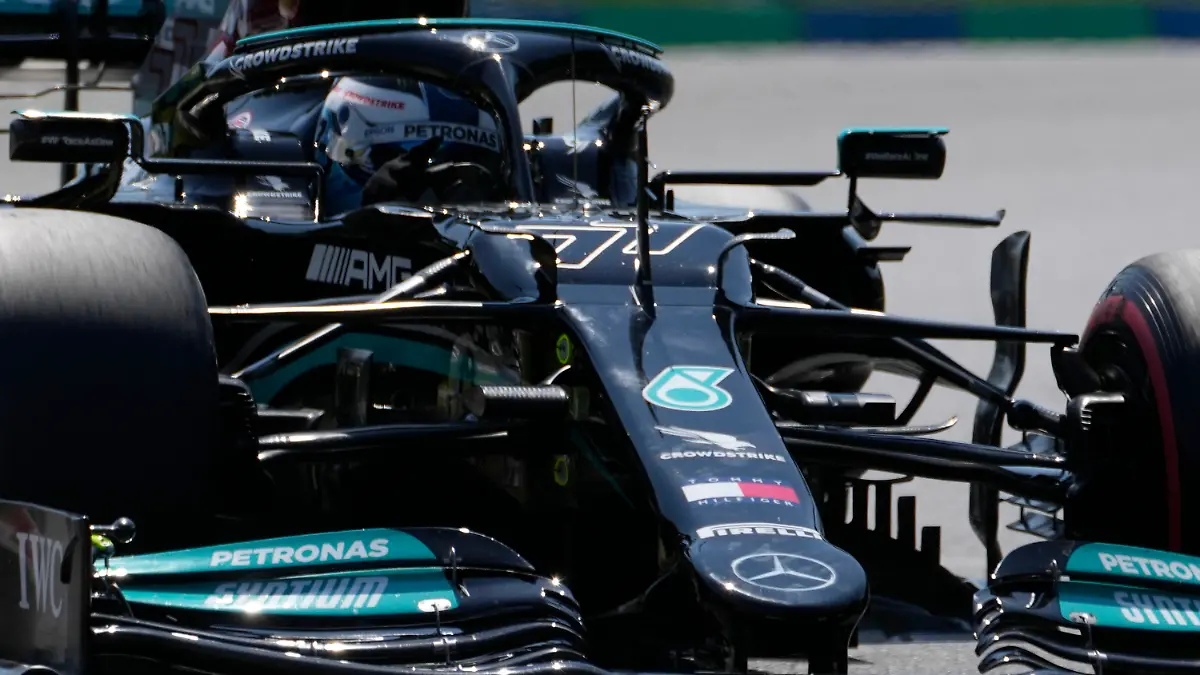 30.07.2021, Ungarn, Mogyorod: Motorsport: Formel-1-Weltmeisterschaft, vor dem Grand Prix von Ungarn, 1. Freies Training. Valtteri Bottas aus Finnland vom Team Mercedes in Aktion im ersten freien Training. Der Große Preis von Ungarn wird am Sonntag, 01.08.2021 ausgetragen. Foto: Darko Bandic/AP/dpa +++ dpa-Bildfunk +++