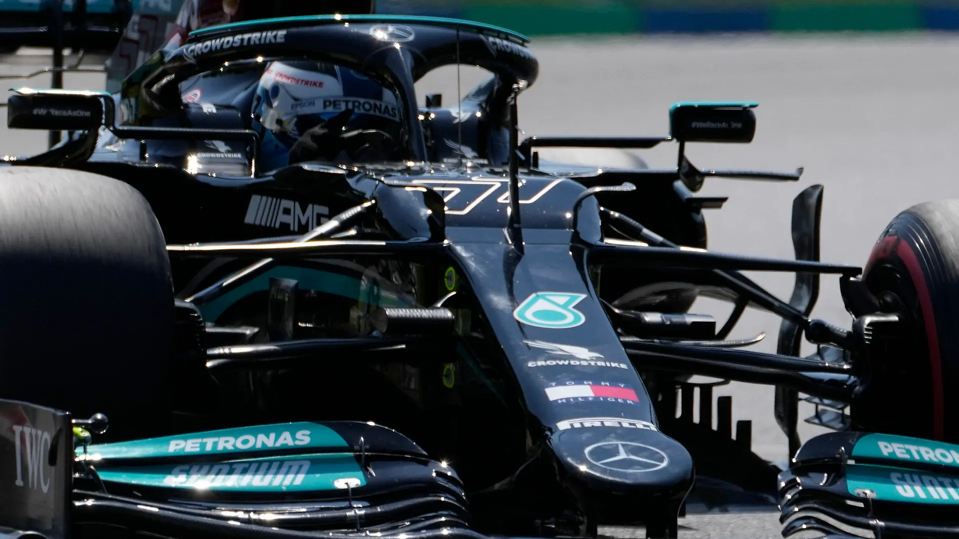 30.07.2021, Ungarn, Mogyorod: Motorsport: Formel-1-Weltmeisterschaft, vor dem Grand Prix von Ungarn, 1. Freies Training. Valtteri Bottas aus Finnland vom Team Mercedes in Aktion im ersten freien Training. Der Große Preis von Ungarn wird am Sonntag, 01.08.2021 ausgetragen. Foto: Darko Bandic/AP/dpa +++ dpa-Bildfunk +++