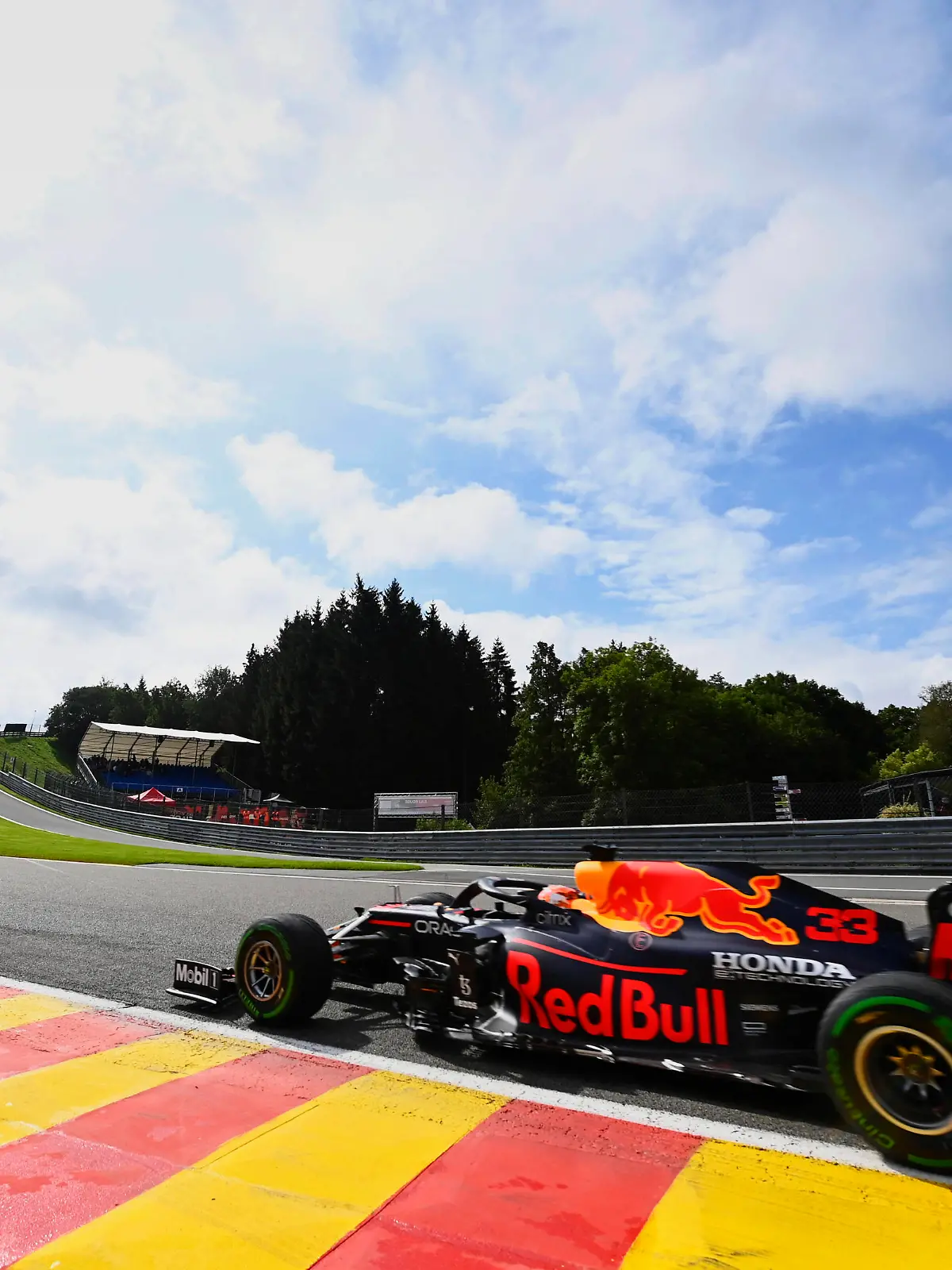  Formula 1 2021: Belgian GP CIRCUIT DE SPA FRANCORCHAMPS, BELGIUM - AUGUST 27: Max Verstappen, Red Bull Racing RB16B during the Belgian GP at Circuit de Spa Francorchamps on Friday August 27, 2021 in Spa, Belgium. Photo by Mark Sutton / Sutton Images Images PUBLICATIONxINxGERxSUIxAUTxHUNxONLY GP2112_094533_MS21445