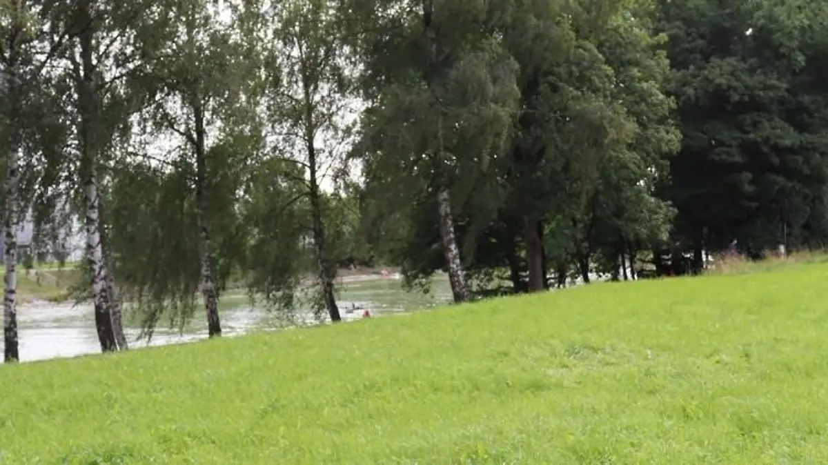 Foto: Polizei Münster, Standort des Zeltes (rechts), links der Dortmund-Ems-Kanal