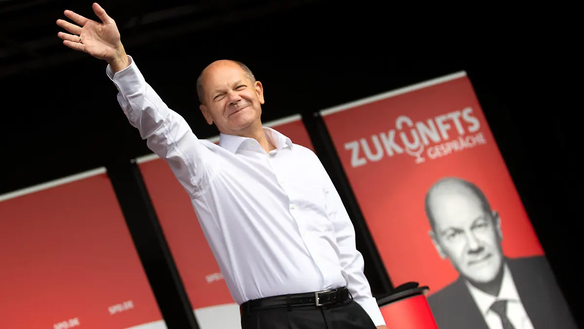SPD-Bundeskandlerkandidat Olaf Scholz besucht Esslingen am Neckar. SPD-Bundeskandlerkandidat Olaf Scholz besucht Esslingen am Neckar. *** SPD federal candidate Olaf Scholz visits Esslingen am Neckar SPD federal candidate Olaf Scholz visits Esslingen am Neckar