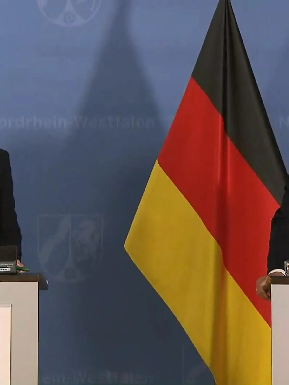 Bild zu: "Landesregierung stellt Programm vor"
