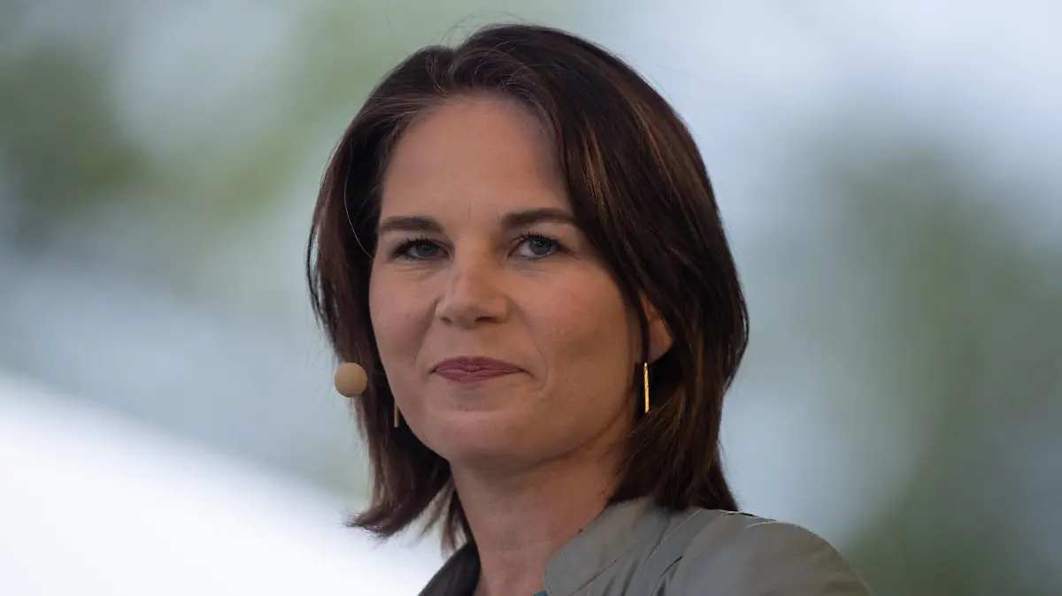 Annalena BAERBOCK spricht. Politik, Bundestagswahlkampf, Politischer Dienstag , Wahlkampfveranstaltung zur Bundestagswahl 2021 der politischen Partei Bündnis 90 die Grünen, am 17.8.2021 in Dachau, L U D W I G - T H O M A - W I E S E, Deutschland. Quelle / Copyright / Credit : Oryk HAIST *** Annalena BAERBOCK speaks politics, federal election campaign, Political Tuesday , campaign event for the 2021 federal election of the political party Bündnis 90 die Grünen, on 17 8 2021 in Dachau, L U D W I G T H O M A W I E S E, Germany Source Copyright Credit Oryk HAIST xx 