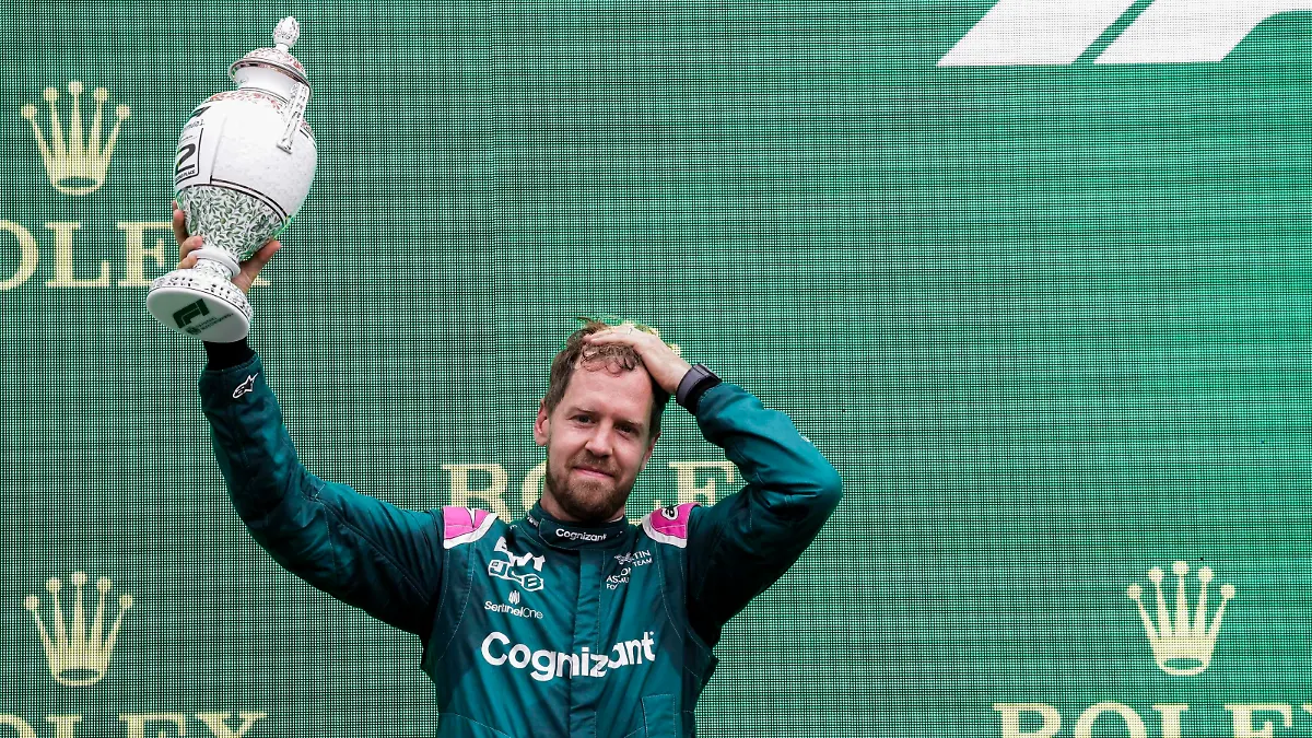  Formula 1 2021: Hungarian GP HUNGARORING, HUNGARY - AUGUST 01: Sebastian Vettel, Aston Martin, 2nd position, with his trophy during the Hungarian GP at Hungaroring on Sunday August 01, 2021 in Budapest, Hungary. Photo by Glenn Dunbar / LAT Images Images PUBLICATIONxINxGERxSUIxAUTxHUNxONLY GP2111_142949_J5A5329_2