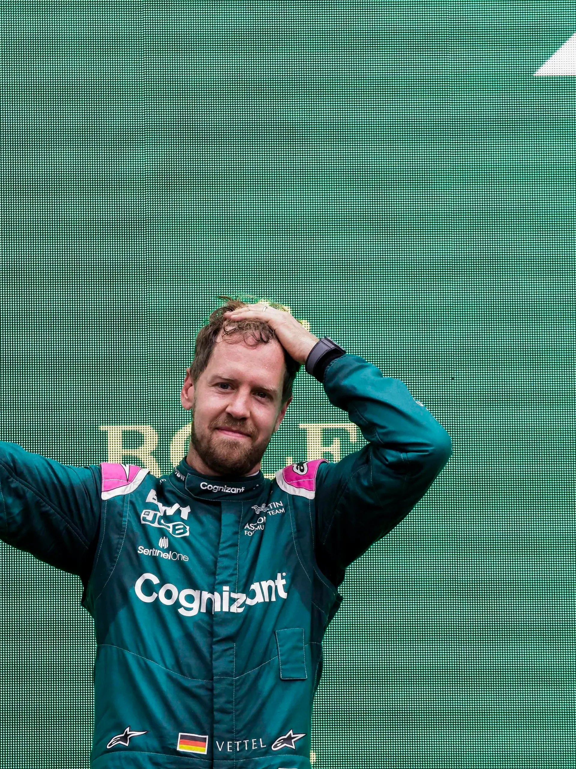  Formula 1 2021: Hungarian GP HUNGARORING, HUNGARY - AUGUST 01: Sebastian Vettel, Aston Martin, 2nd position, with his trophy during the Hungarian GP at Hungaroring on Sunday August 01, 2021 in Budapest, Hungary. Photo by Glenn Dunbar / LAT Images Images PUBLICATIONxINxGERxSUIxAUTxHUNxONLY GP2111_142949_J5A5329_2