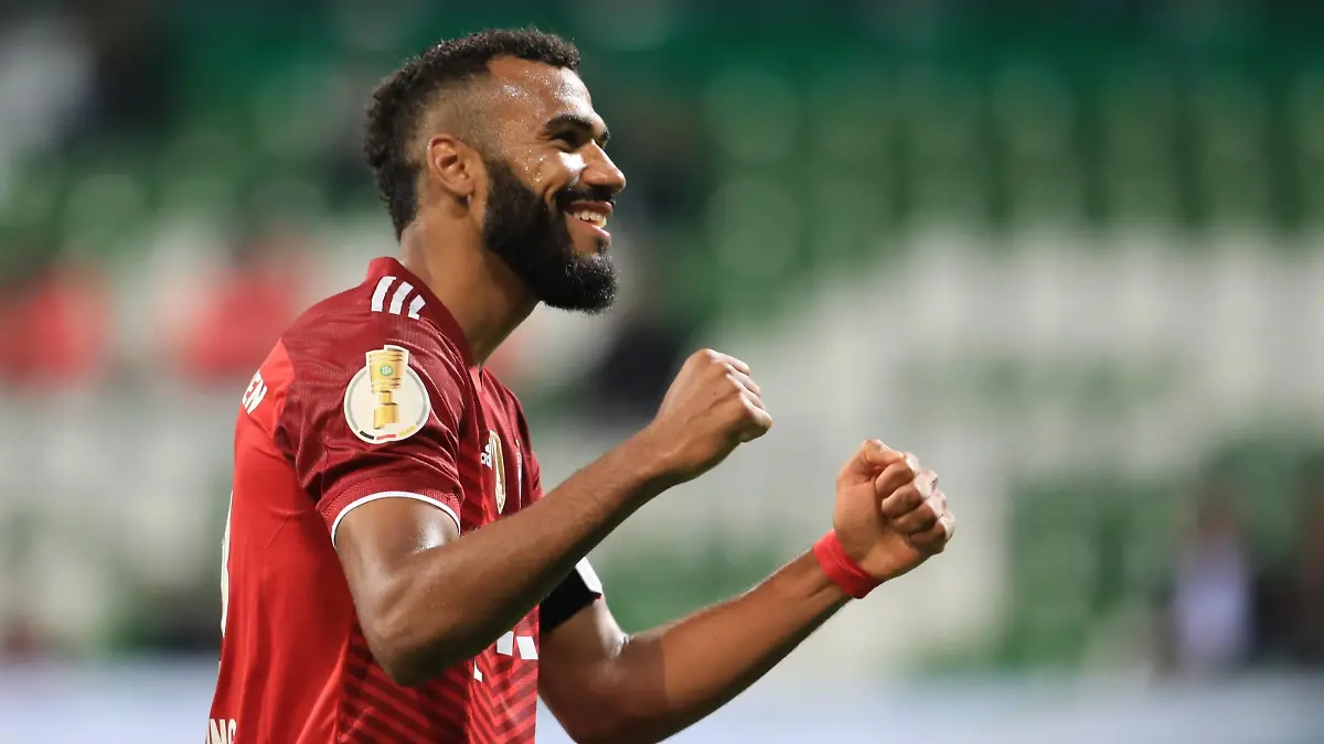 GER, DFB-Pokal, 1.Runde, Bremer SV vs FC Bayern Muenchen / 25.08.2021, wohninvest Weserstadion, Bremen, GER, DFB-Pokal, 1.Runde, Bremer SV vs FC Bayern Muenchen im Bild / picture shows Torjubel/Jubel. Torschütze/Torschuetze Eric Maxim Choupo-Moting FC Bayern Muenchen 13 jubelt ueber das Tor zum 0:10 *** GER, DFB Pokal, 1 round, Bremer SV vs FC Bayern Muenchen 25 08 2021, wohninvest Weserstadion, Bremen, GER, DFB Pokal, 1 round, Bremer SV vs FC Bayern Muenchen in picture shows goal celebration goal scorer Eric Maxim Choupo Moting FC Bayern Muenchen 13 cheers about the goal to 0 10 nordphotoxGmbHx/xStoever nph00401