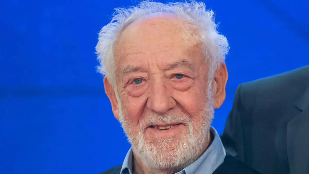 "Ja! Ja! Jaaa!": Dieter Hallervorden freut sich über Corona-Impfung